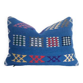 woven velvet cushion, very lively thanks to its bright colors.