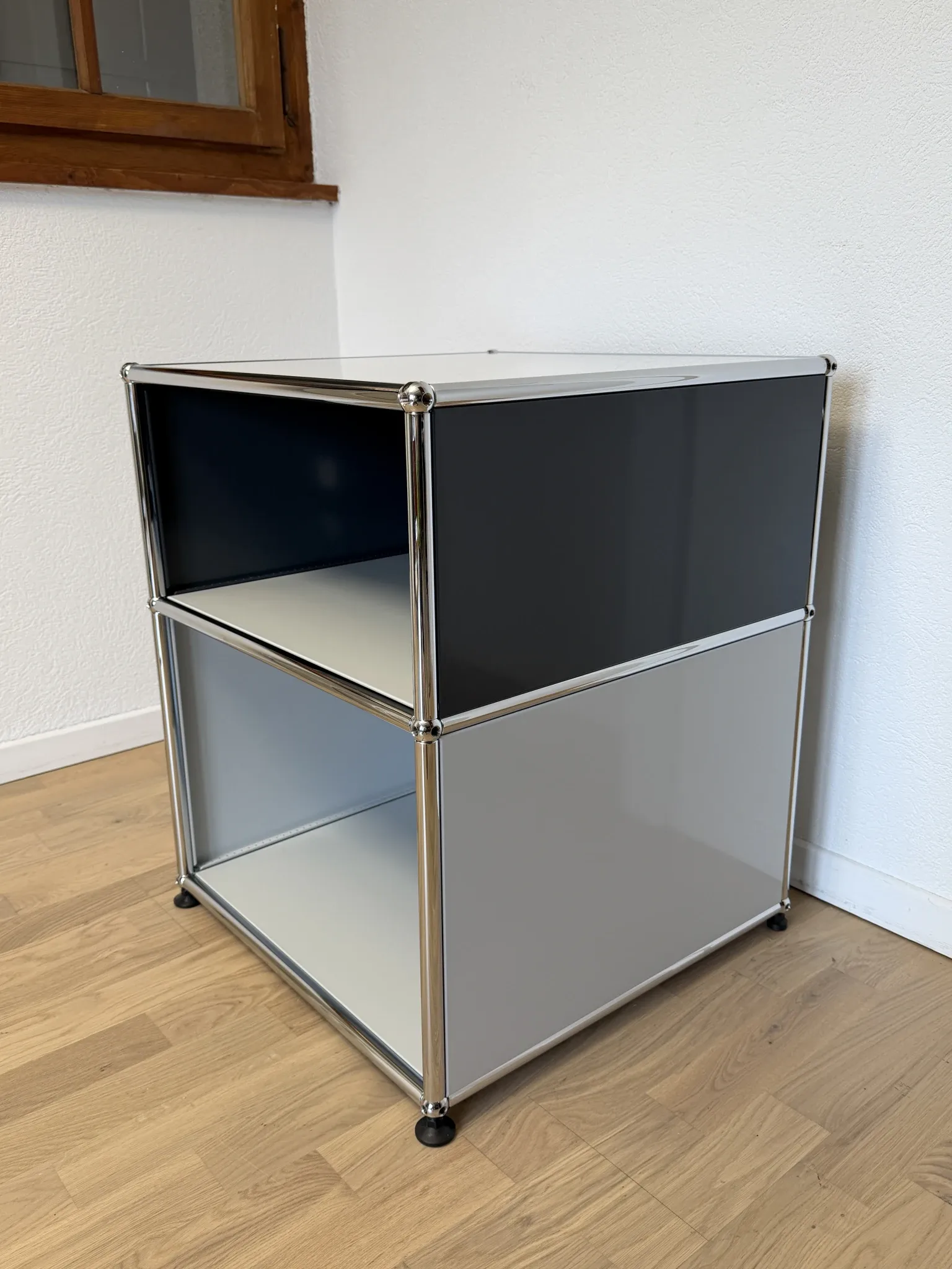 Meuble d’appoint USM Haller en Gris Clair et Gris Anthracite