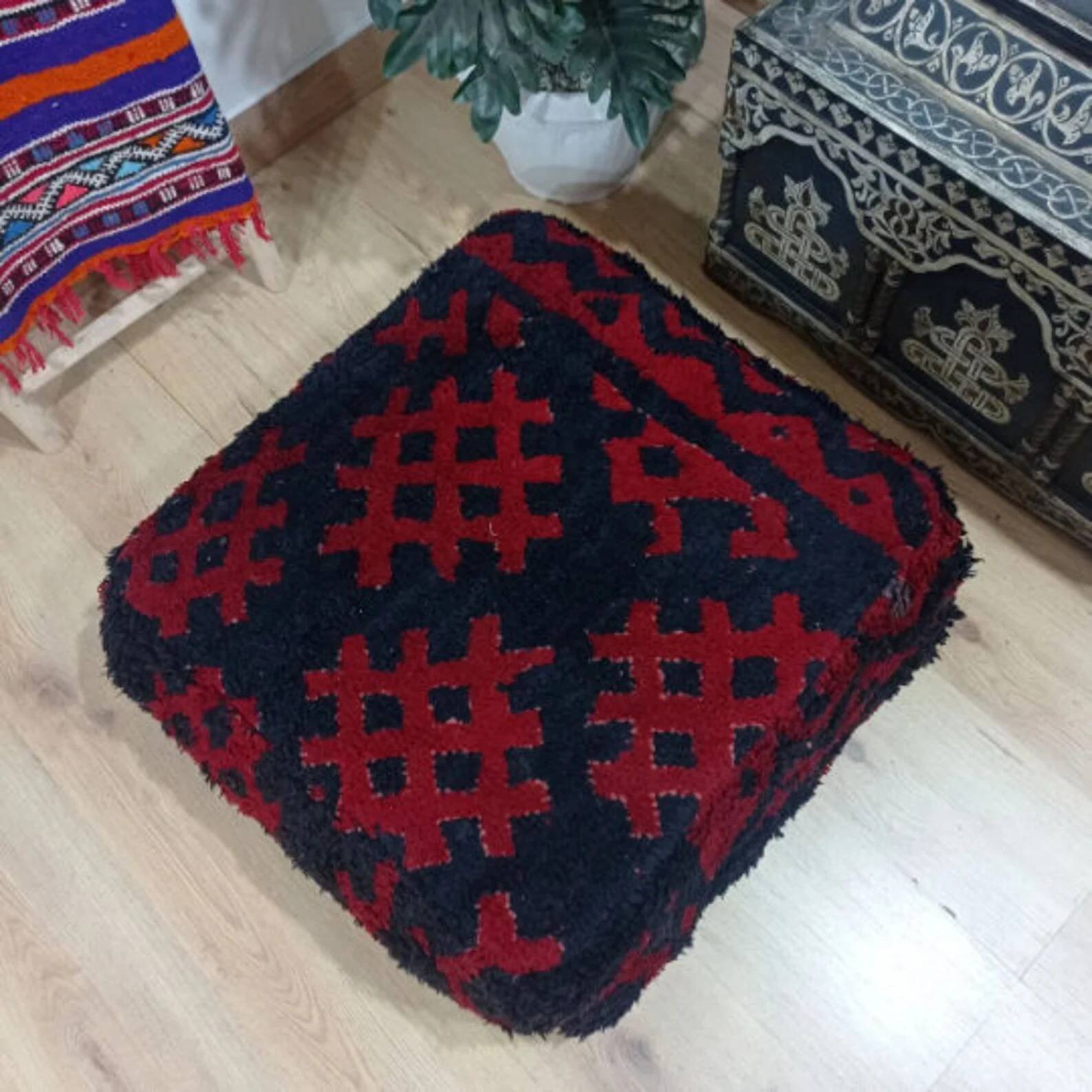 Handmade Berber pouf in wool 60 X 60 X 20 CM