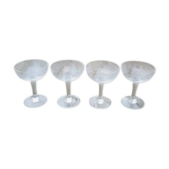 4 coupes à champagne anciennes en verre motif ruban