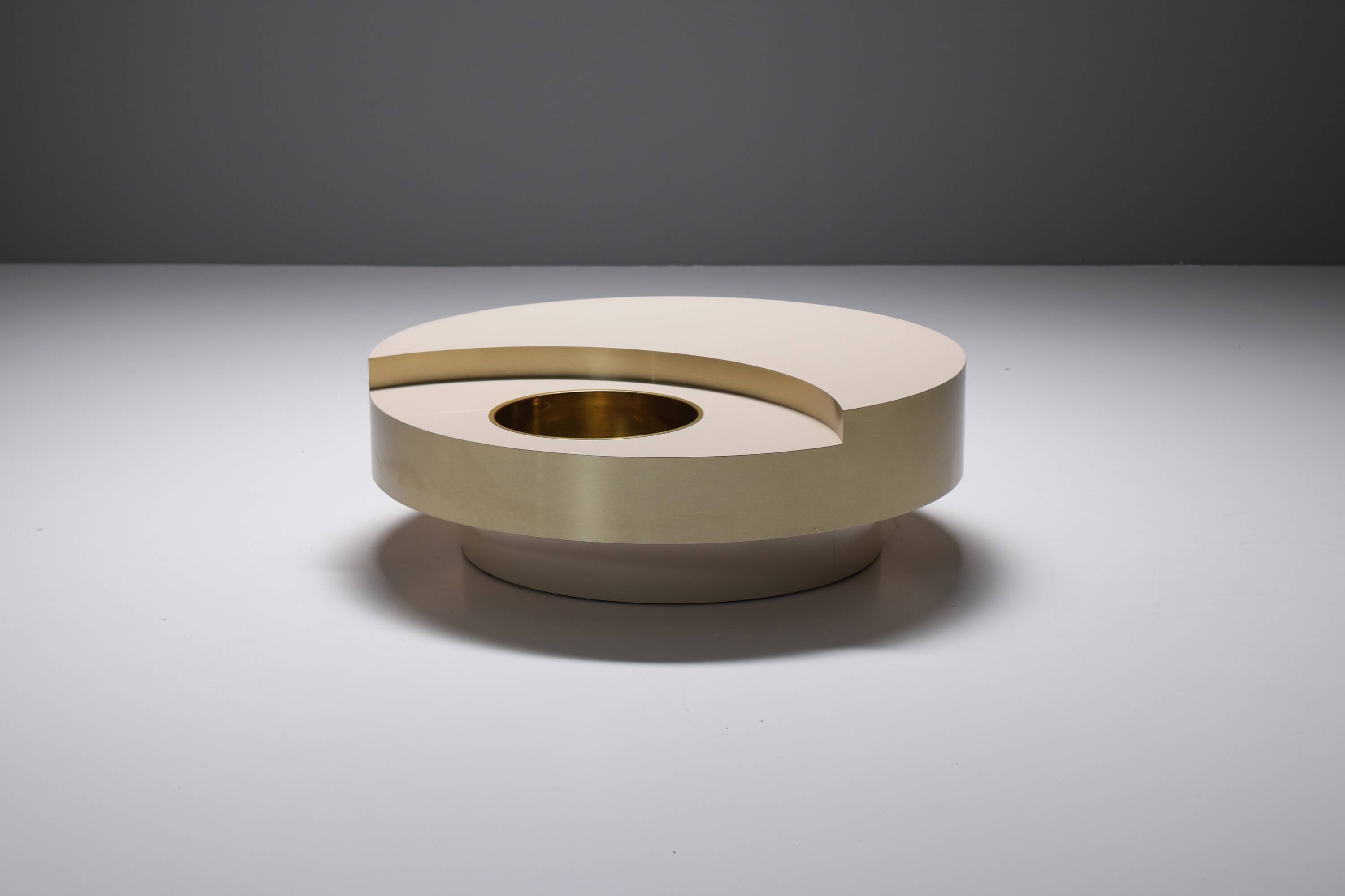 Rare rotating TRG coffee table with bar style Willy Rizzo