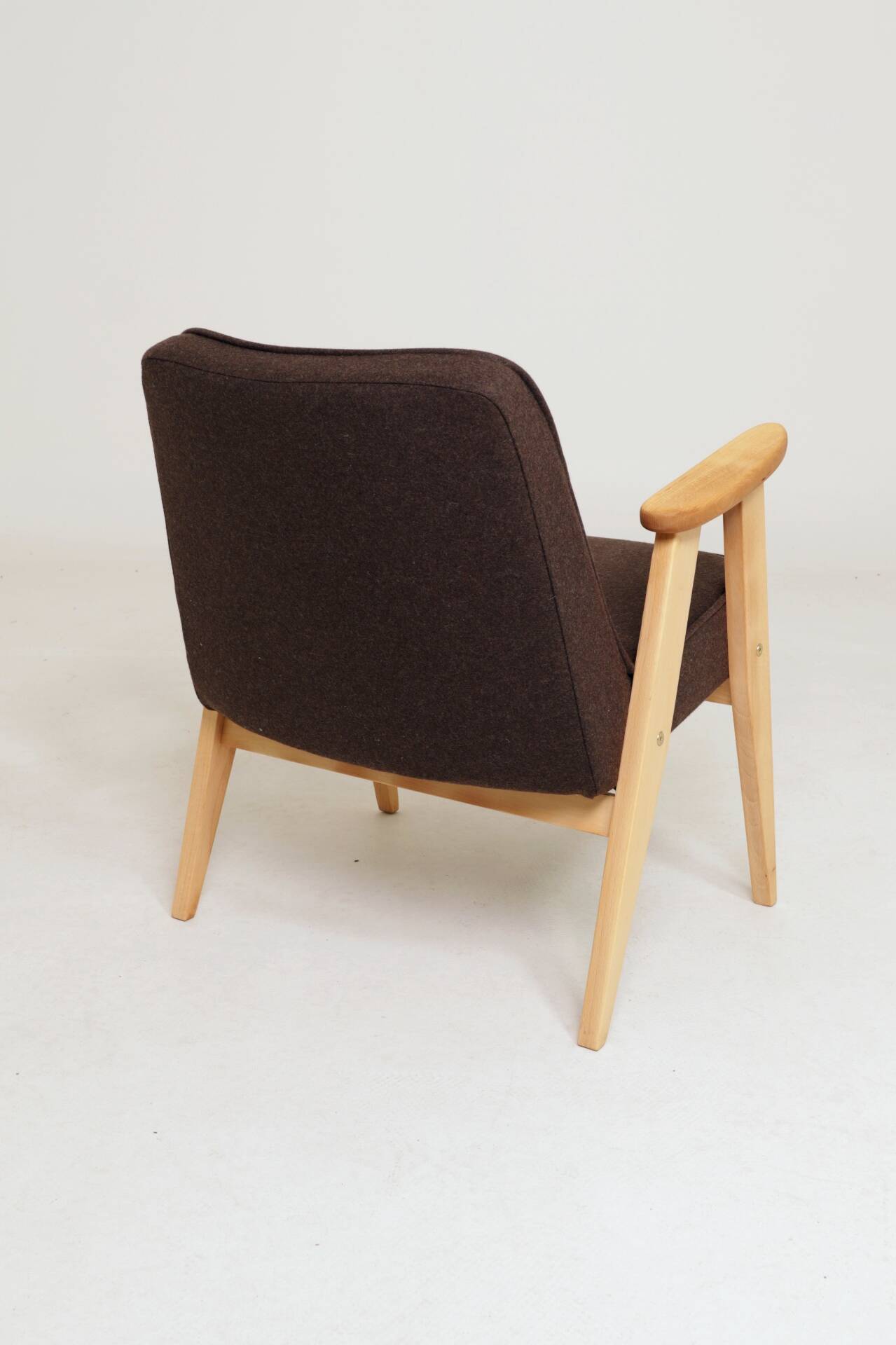 Fauteuil rétro en tissu en laine cacao, bois de hêtre naturel