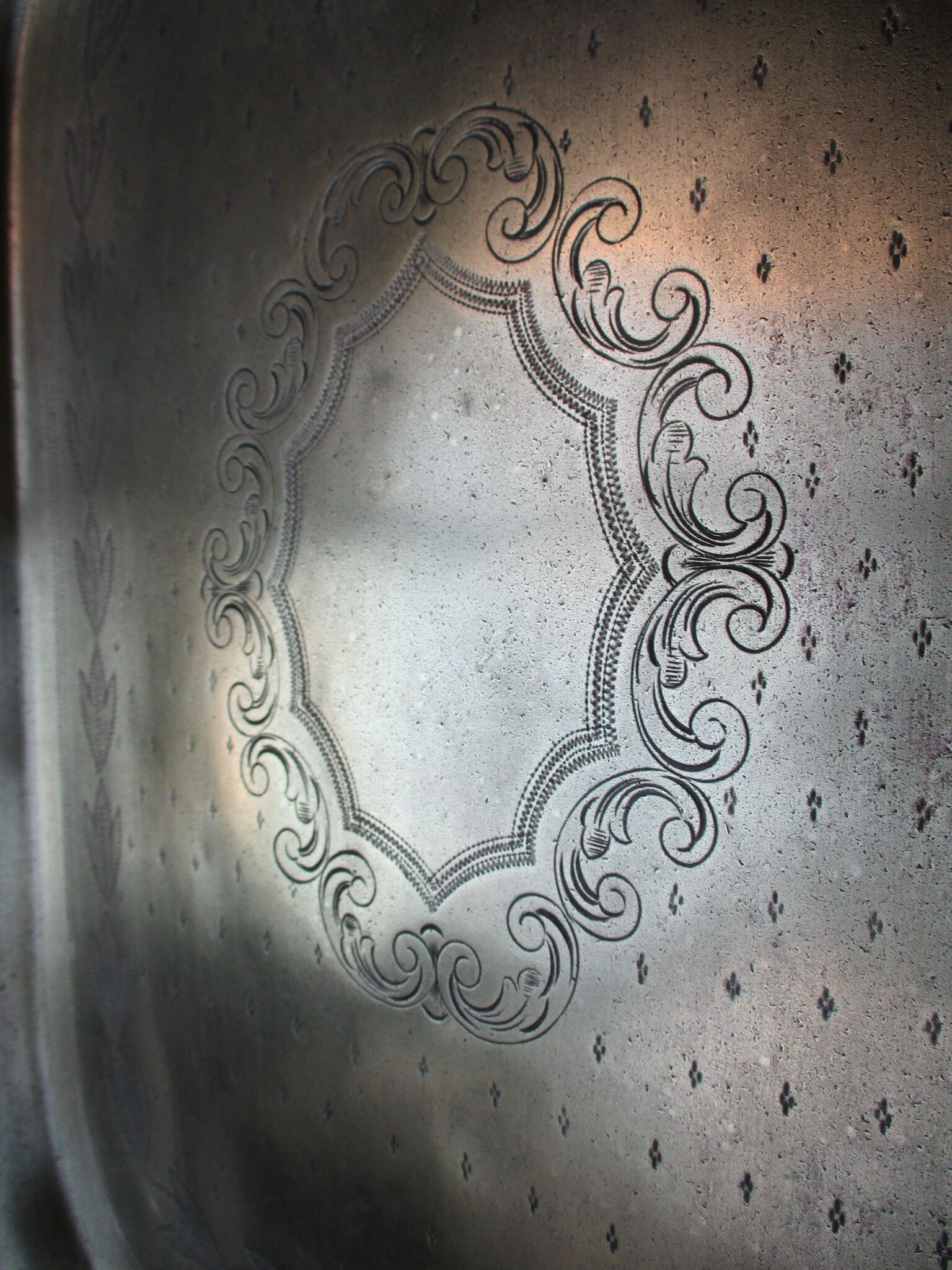 Rectangular brass top with engraved decoration