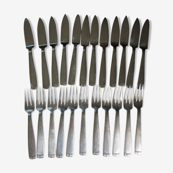 11 forks and 12 silver metal fish ercuis knives