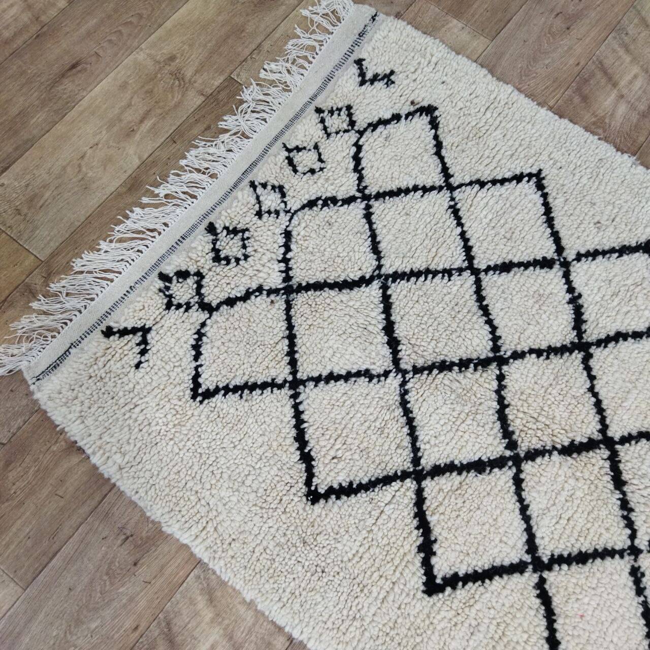 Handmade Moroccan Berber rug 185 x 94 cm
