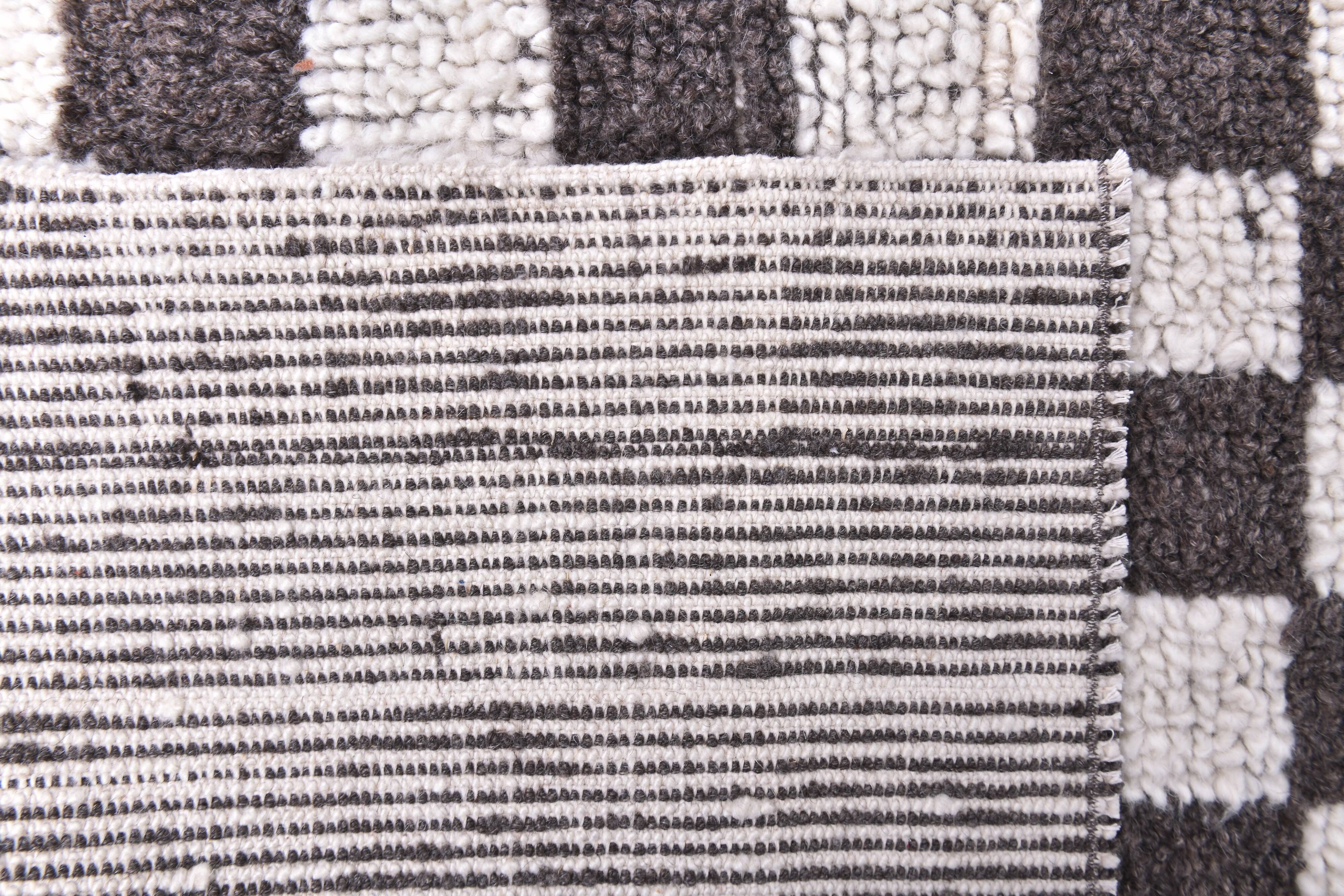 9x11 Brown & White Checkered Moroccan Rug, 269x349Cm