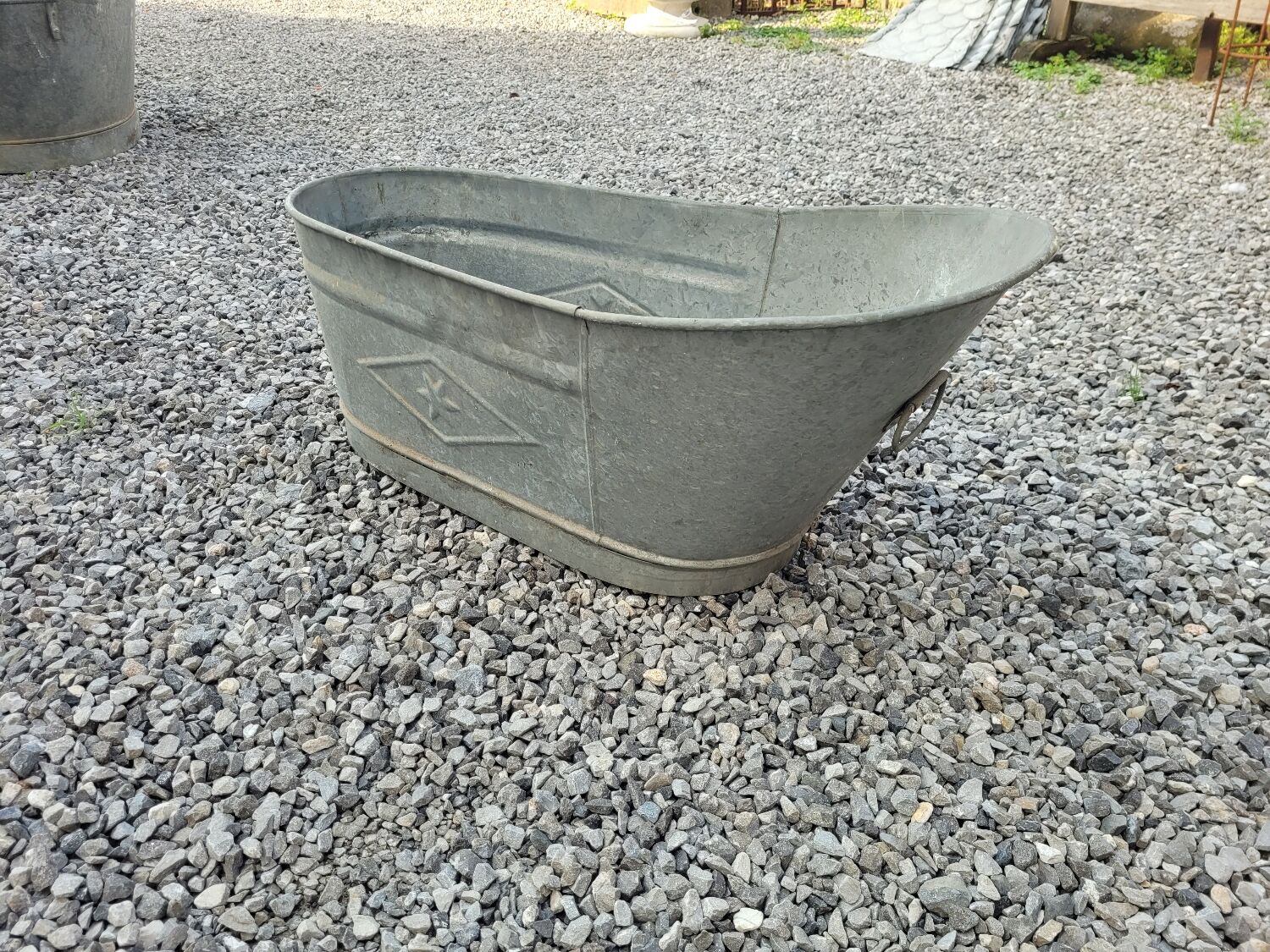 Zinc children's bathtub
