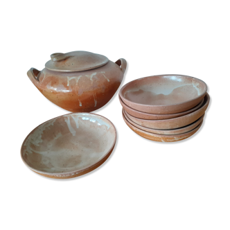 Sandstone soup service, 6 hollow plates and soup