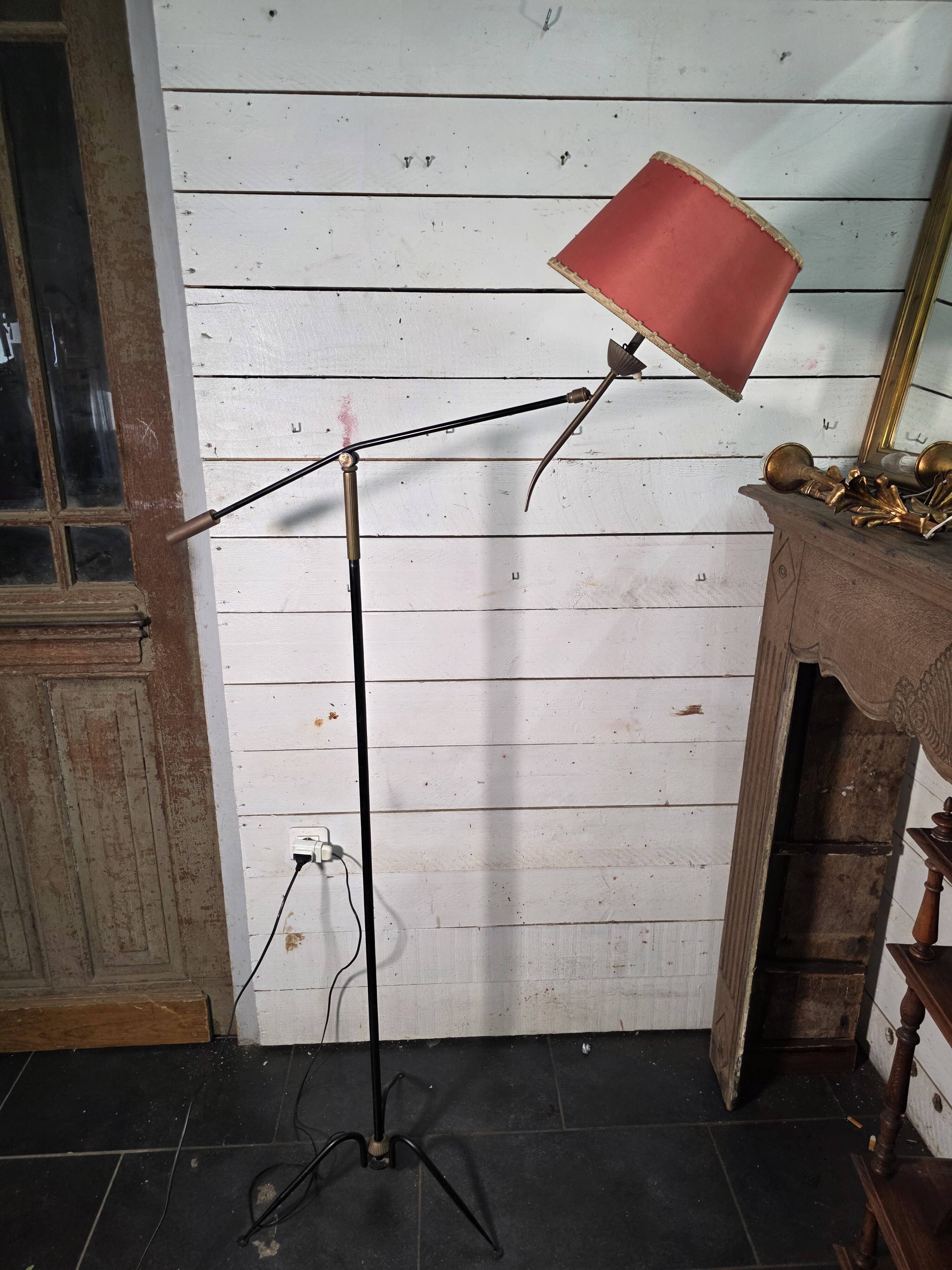 ​Lampadaire tripode à contrepoids Maison Lunel ,Années 50