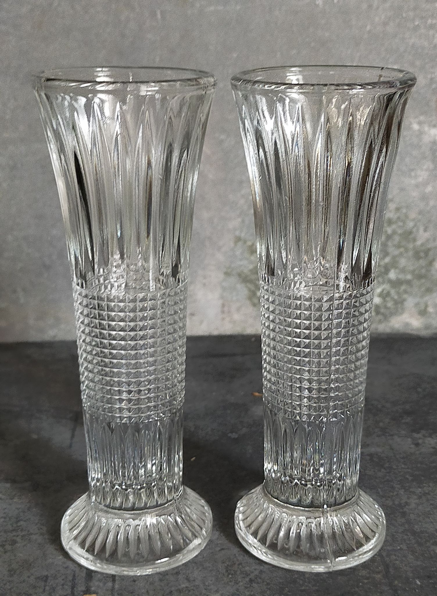 Duo of glass soliflores with vintage pimples 50s
