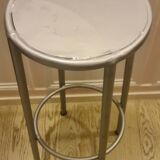 Tabouret ancien en fer industriel repeint gris métallisé parfait etat