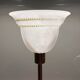 Duo lampes de chevet rétro chic métal doré, globes blancs drappés