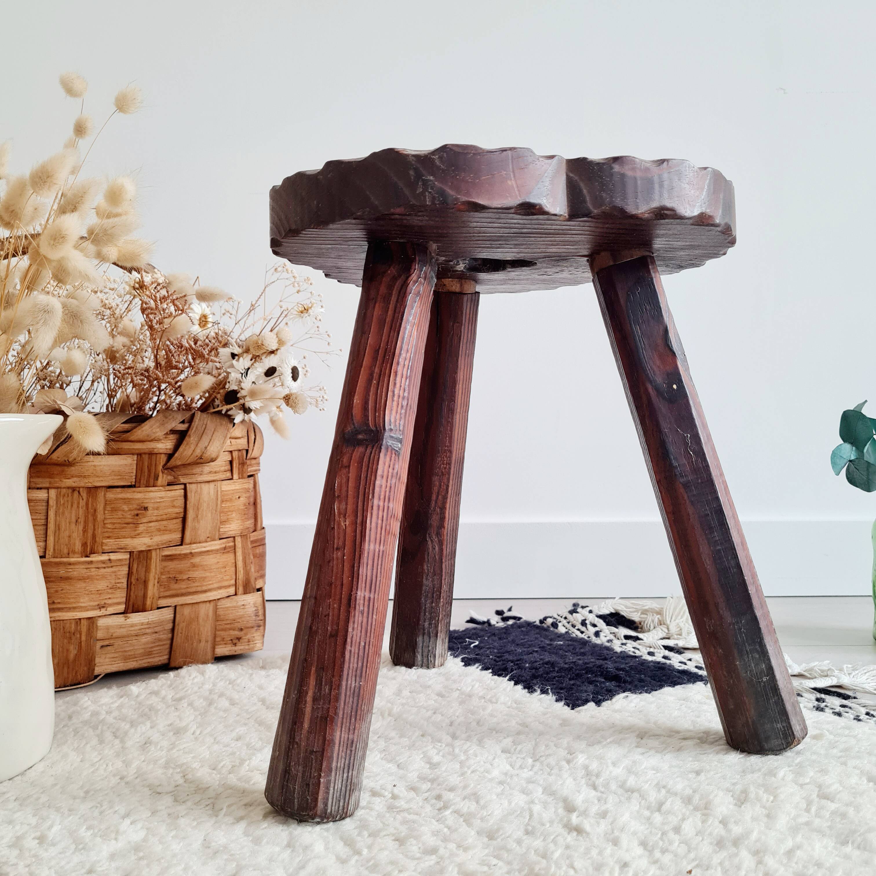 Tabouret tripode bois - look chalet brutaliste