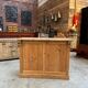 Comptoir de magasin en sapin