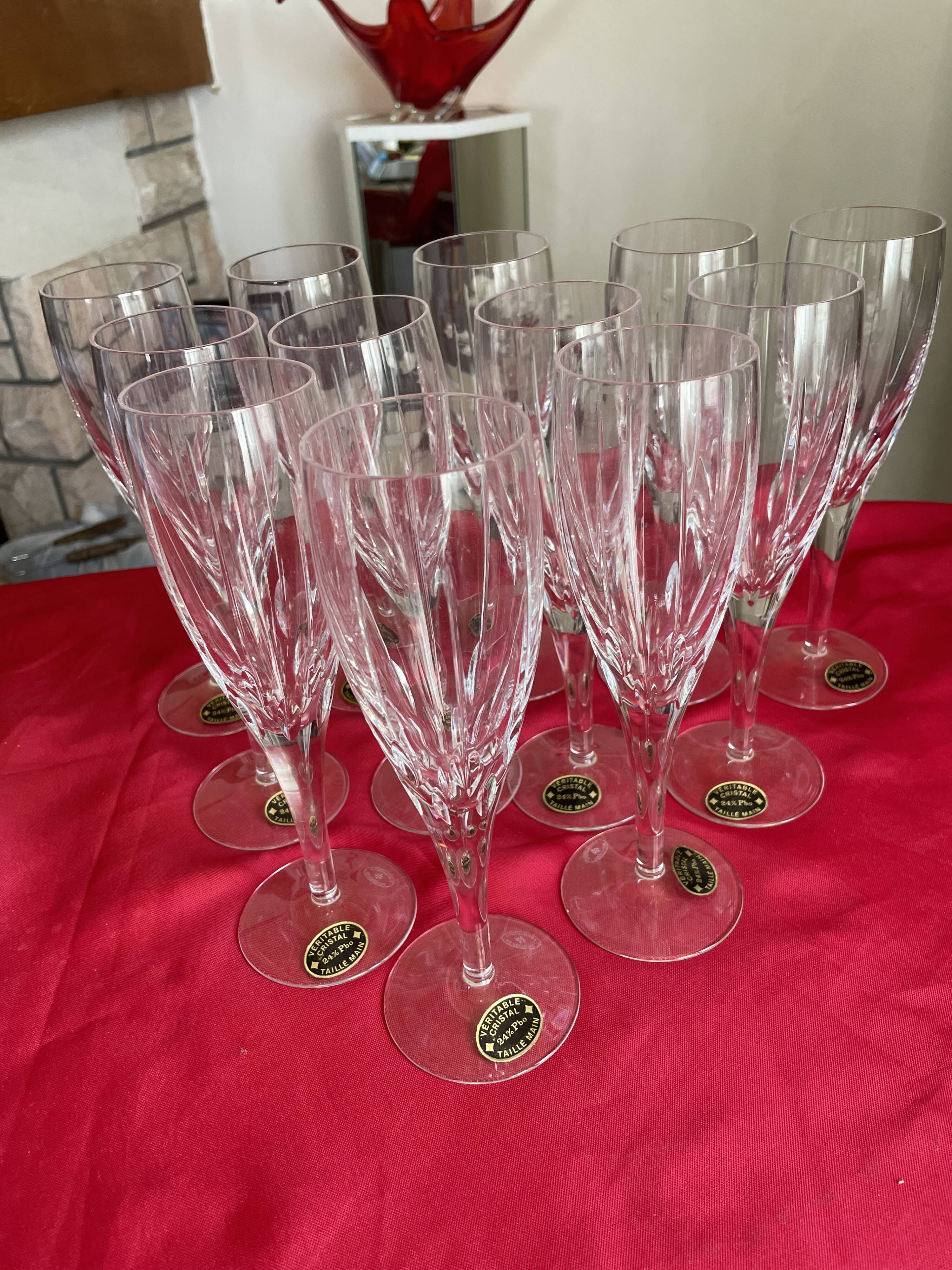 Hand-cut crystal champagne flutes