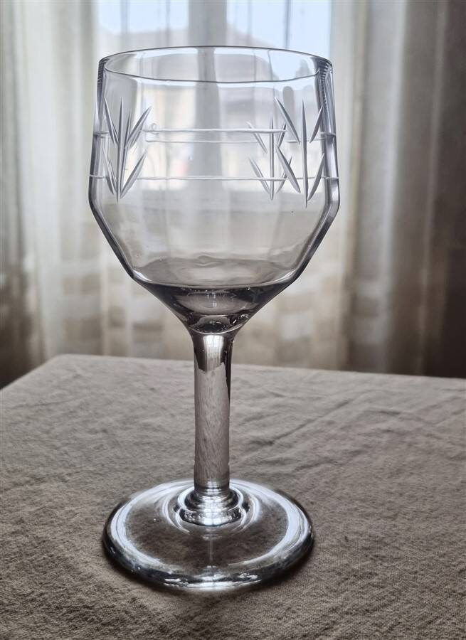 6 stemmed glasses