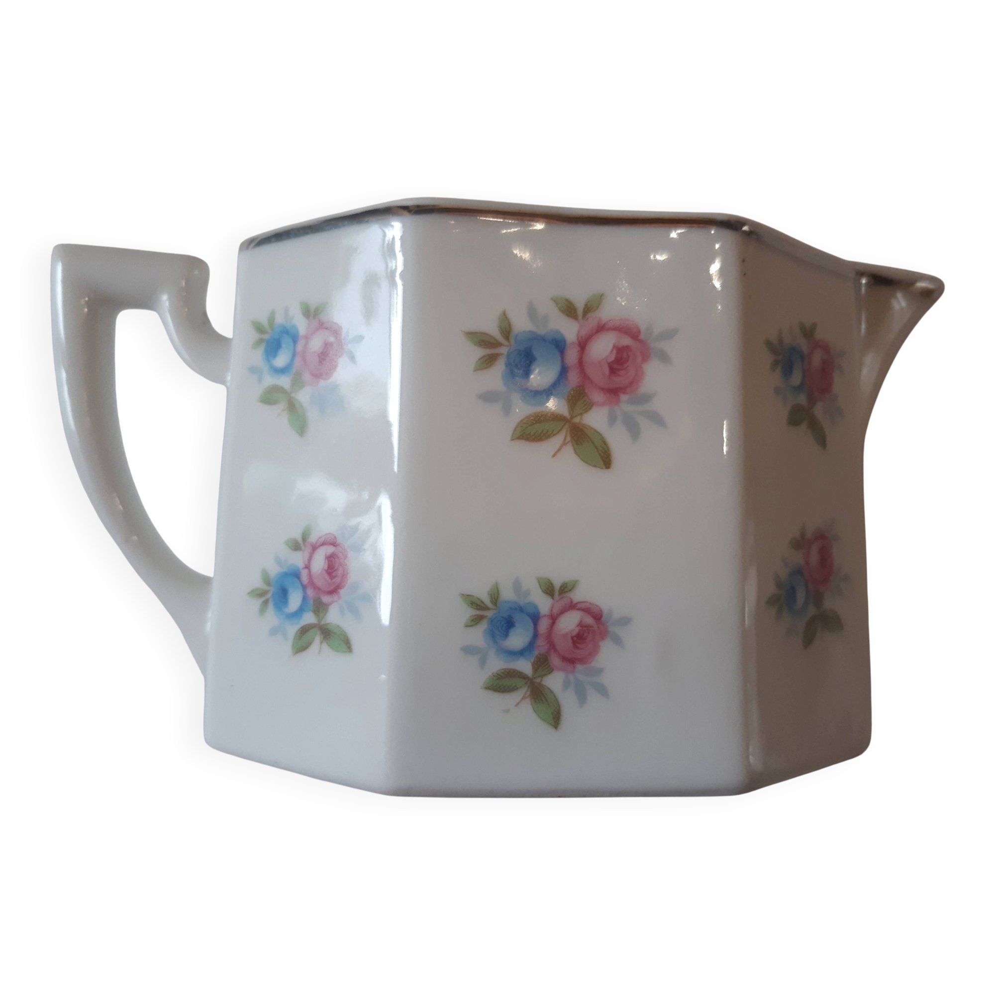 Pot à lait vintage au décor rose et bleu en porcelaine de Limoges signé.