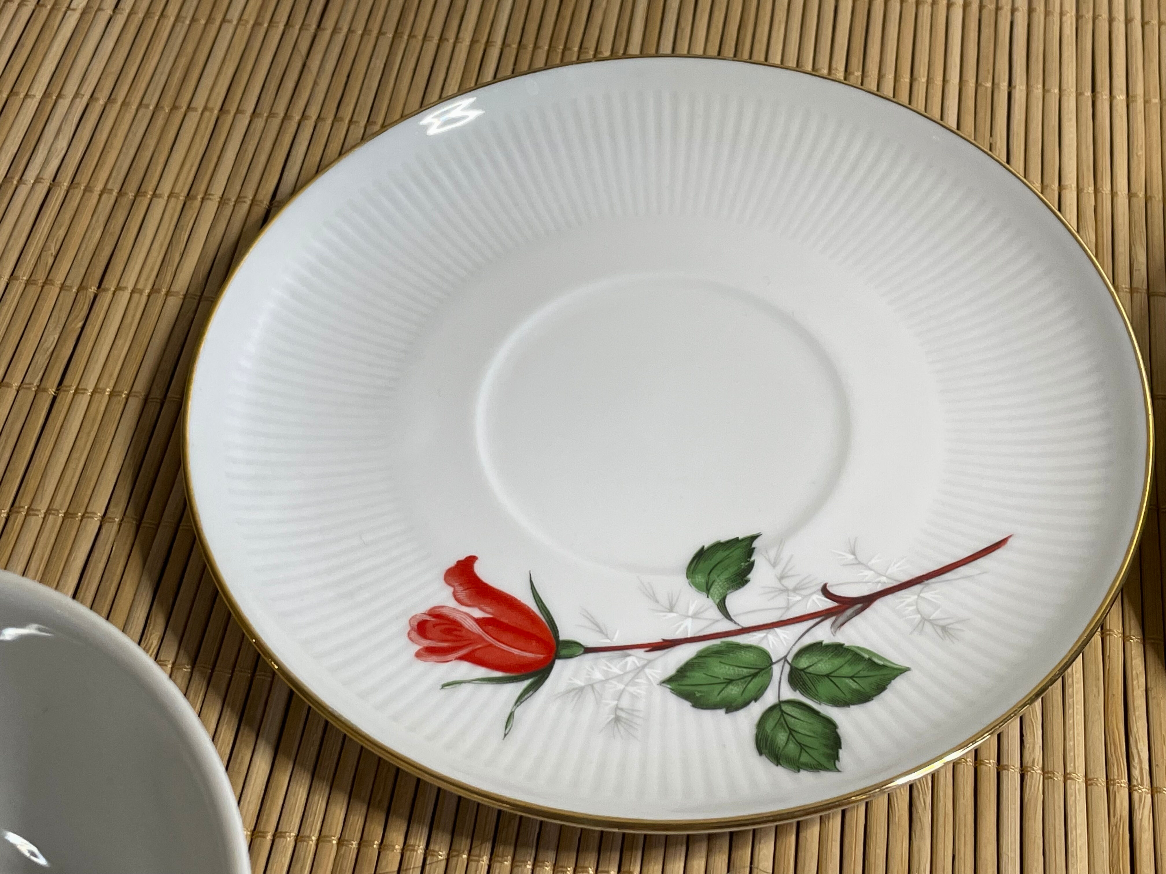 Duo of pink décor cups