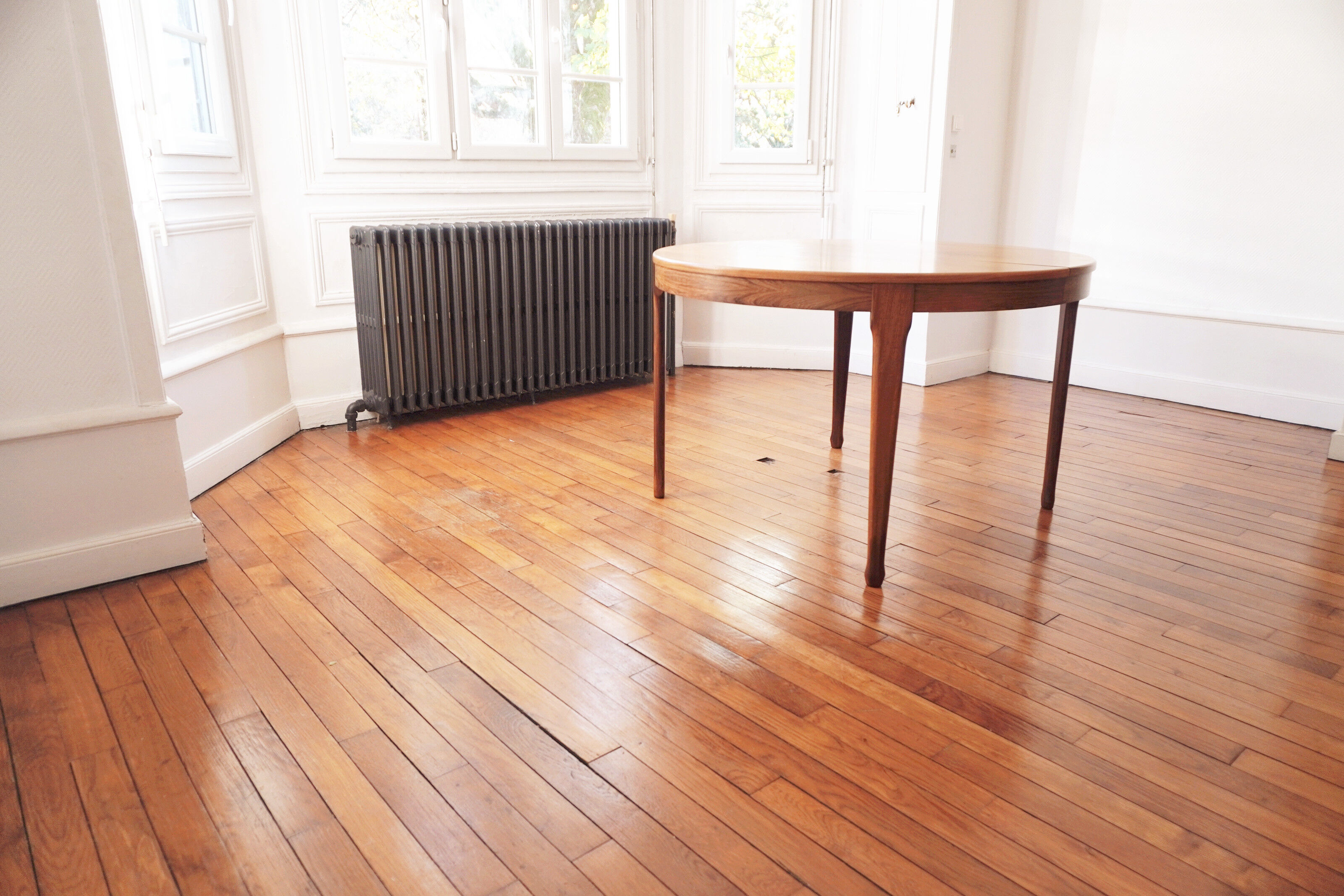 Baumann dining table