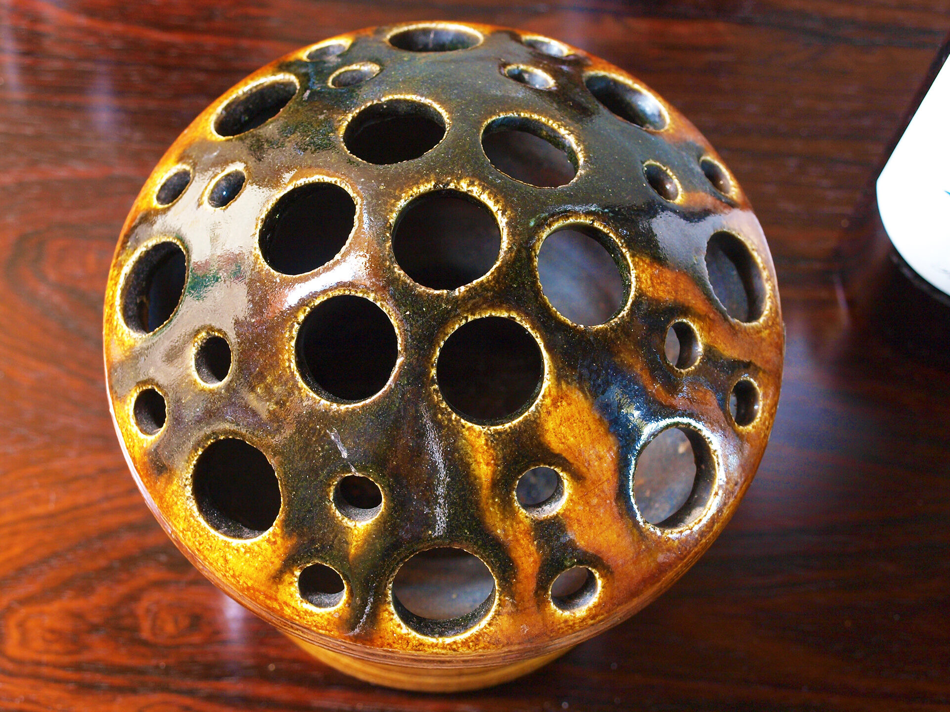 Ceramic flower-picnic vase of the potters of Accolay