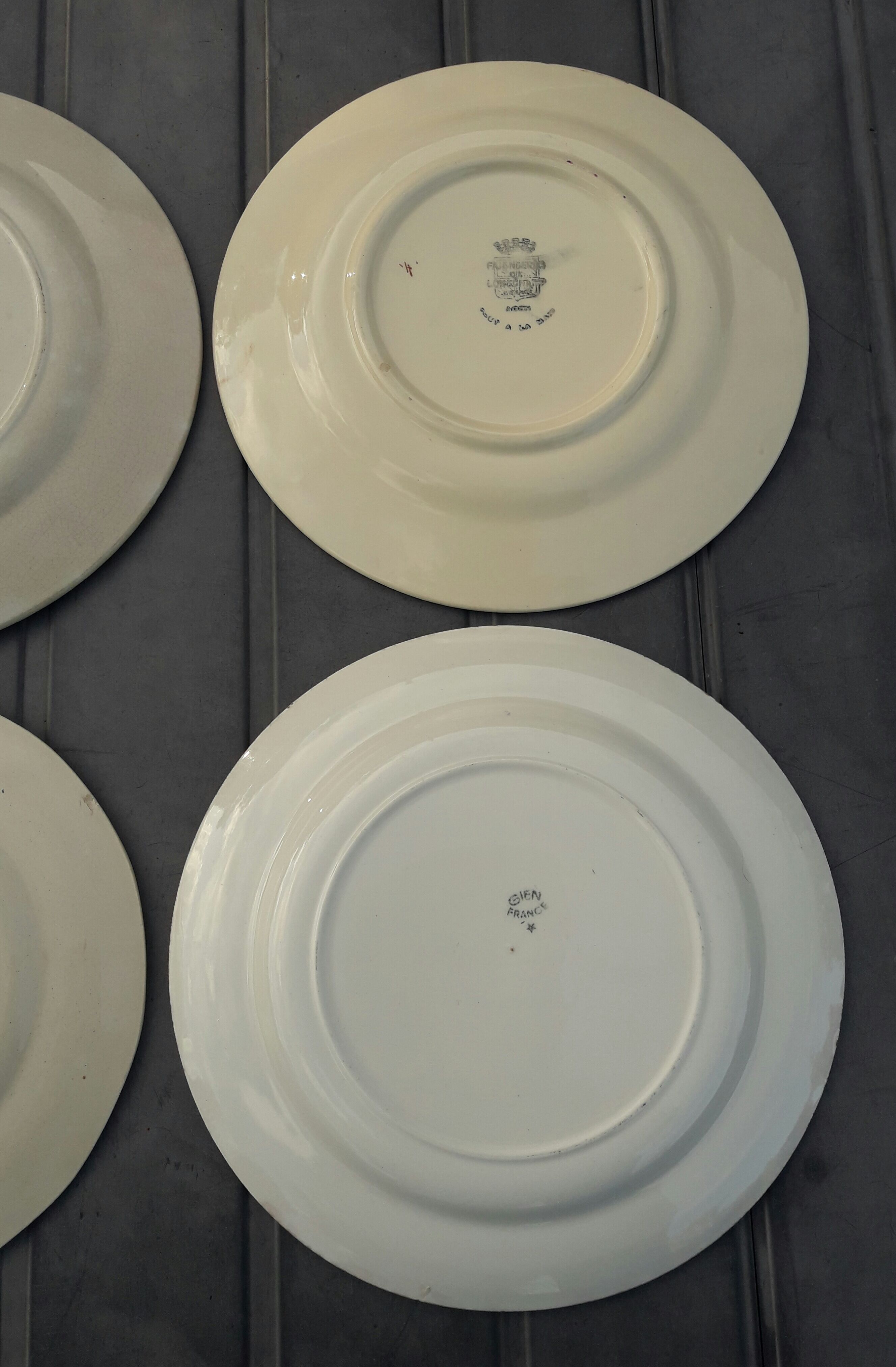 Set of 6 different flat plates