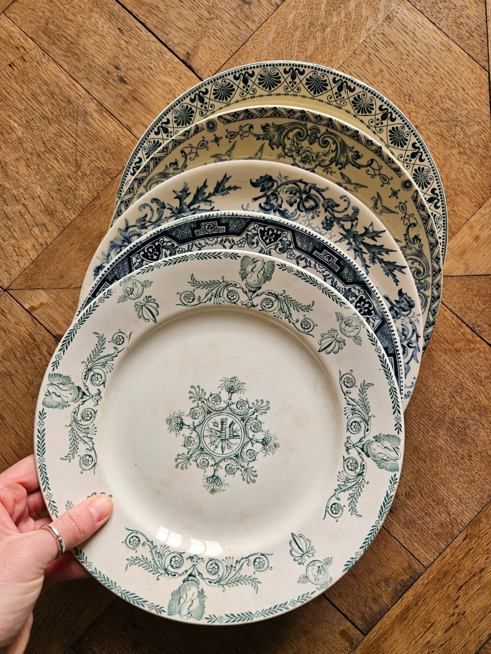 Assiettes plates anciennes dépareillées terre de fer