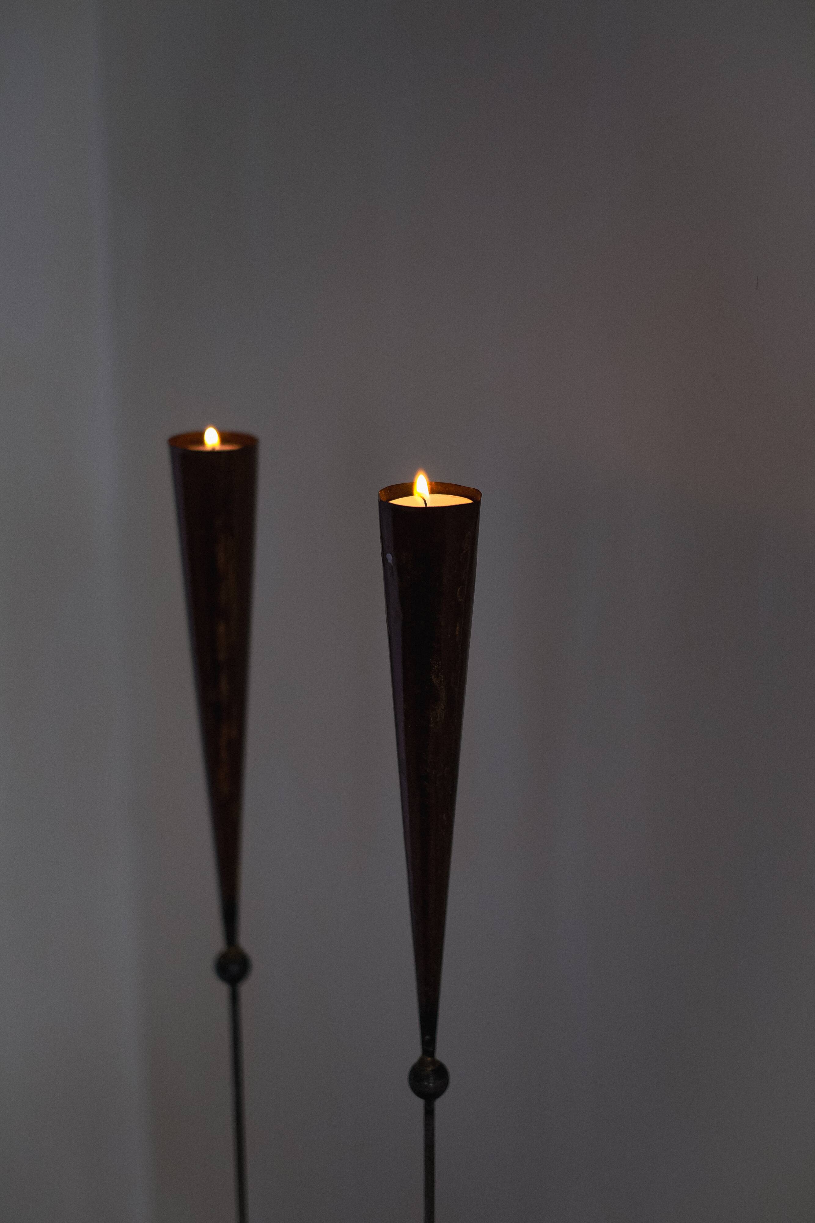 Bougeoirs de sol en cuivre de Pieter Spruyt