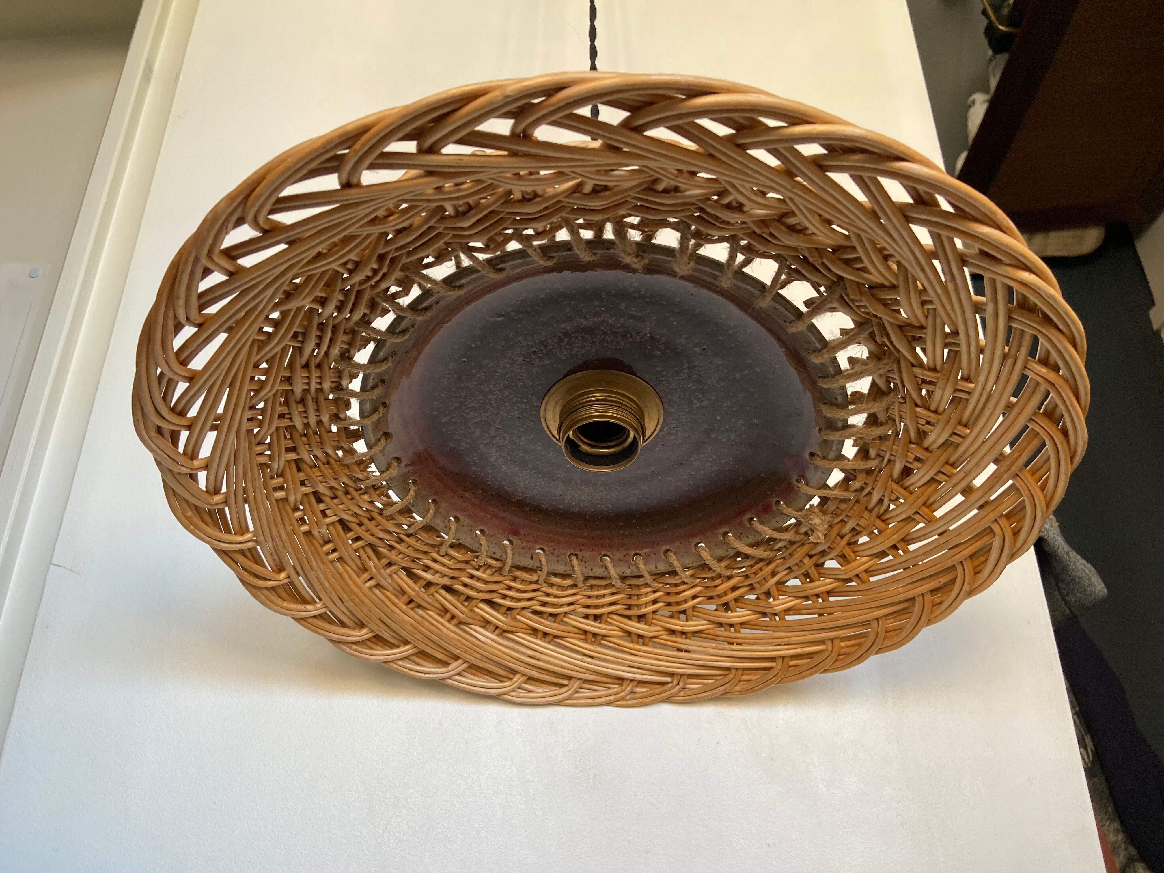 Ceramic and wicker suspension