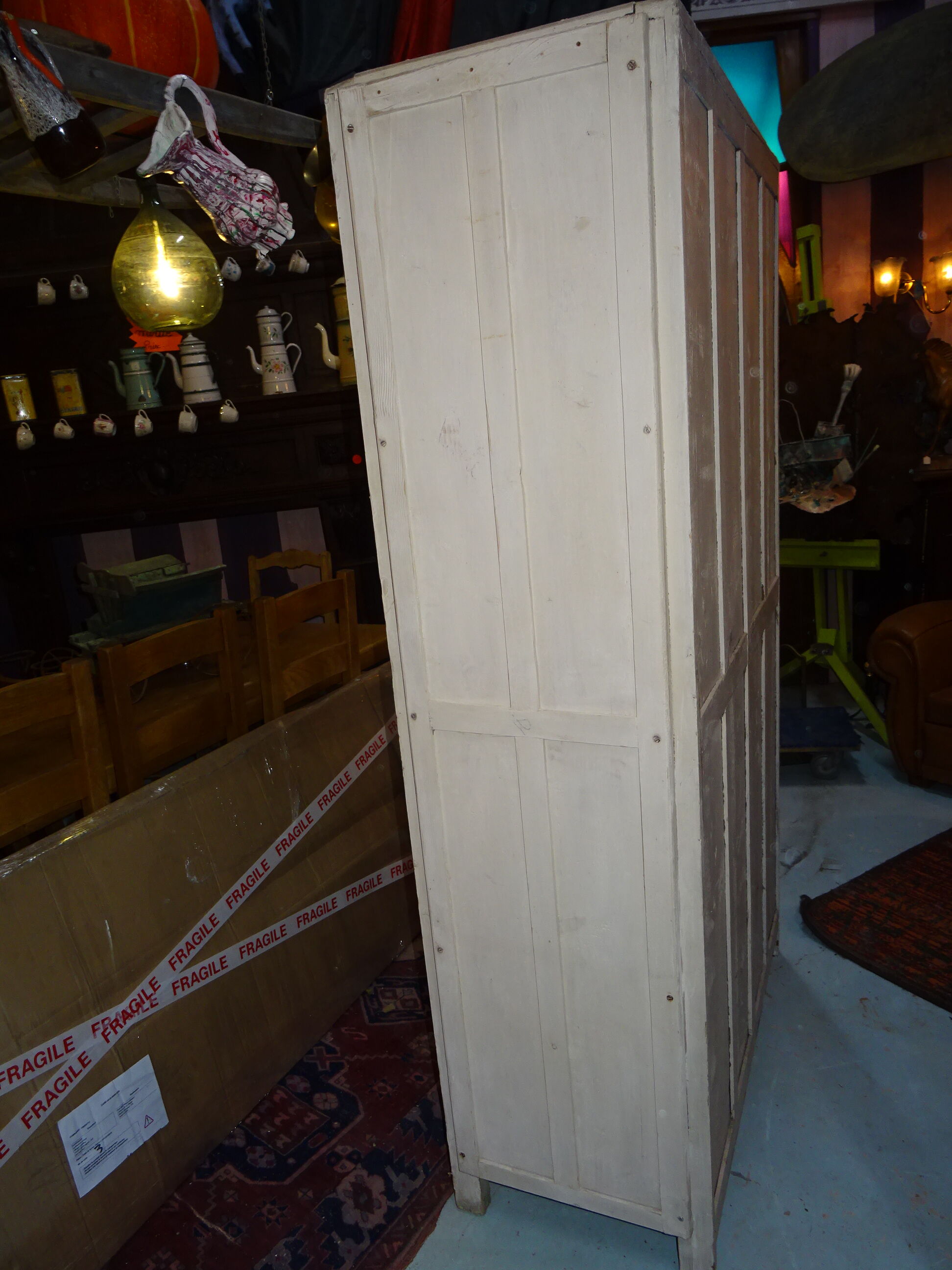 Armoire parisienne blanche