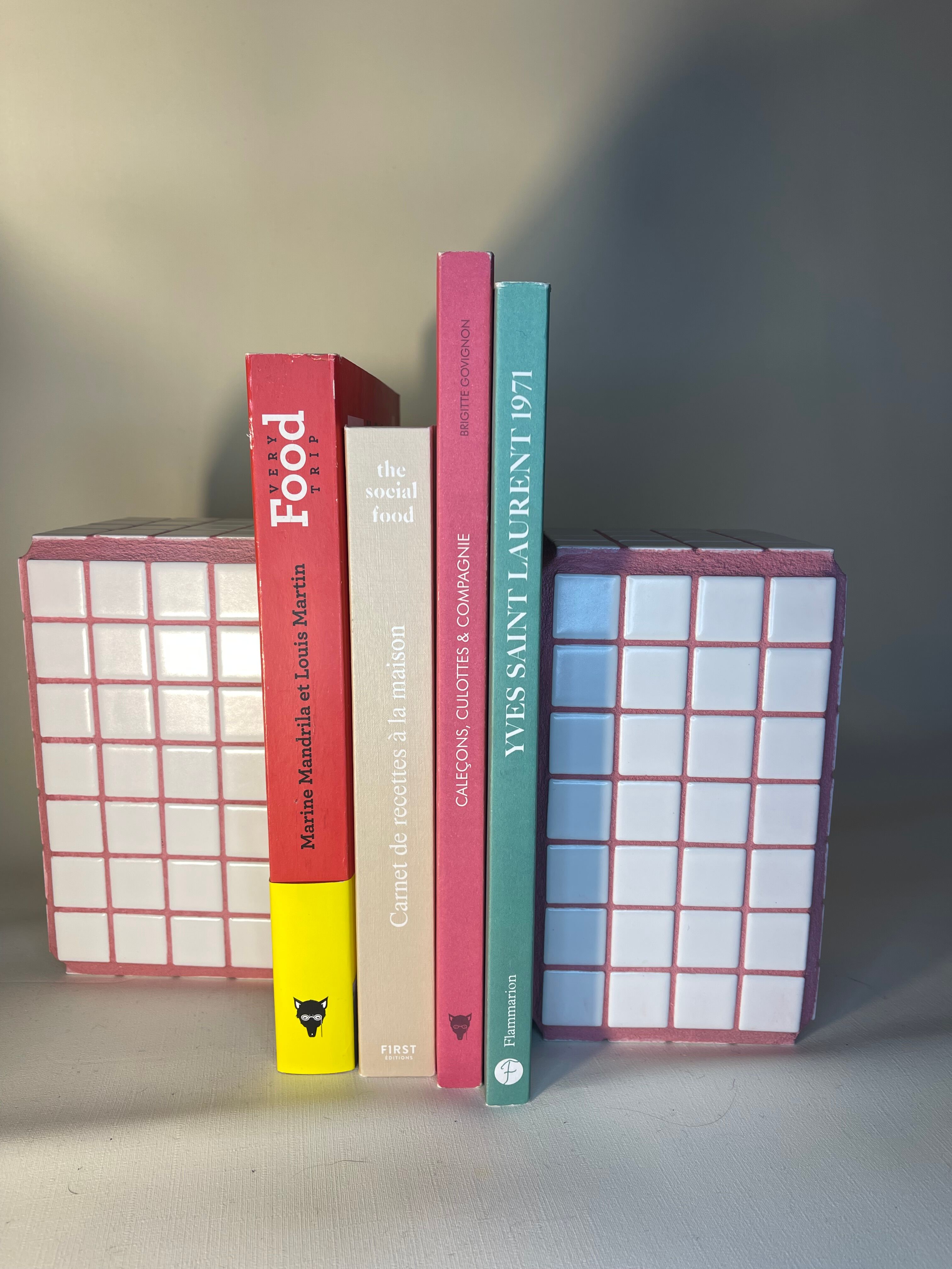 Serre-livres blanc et rose