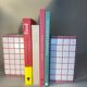 Serre-livres blanc et rose