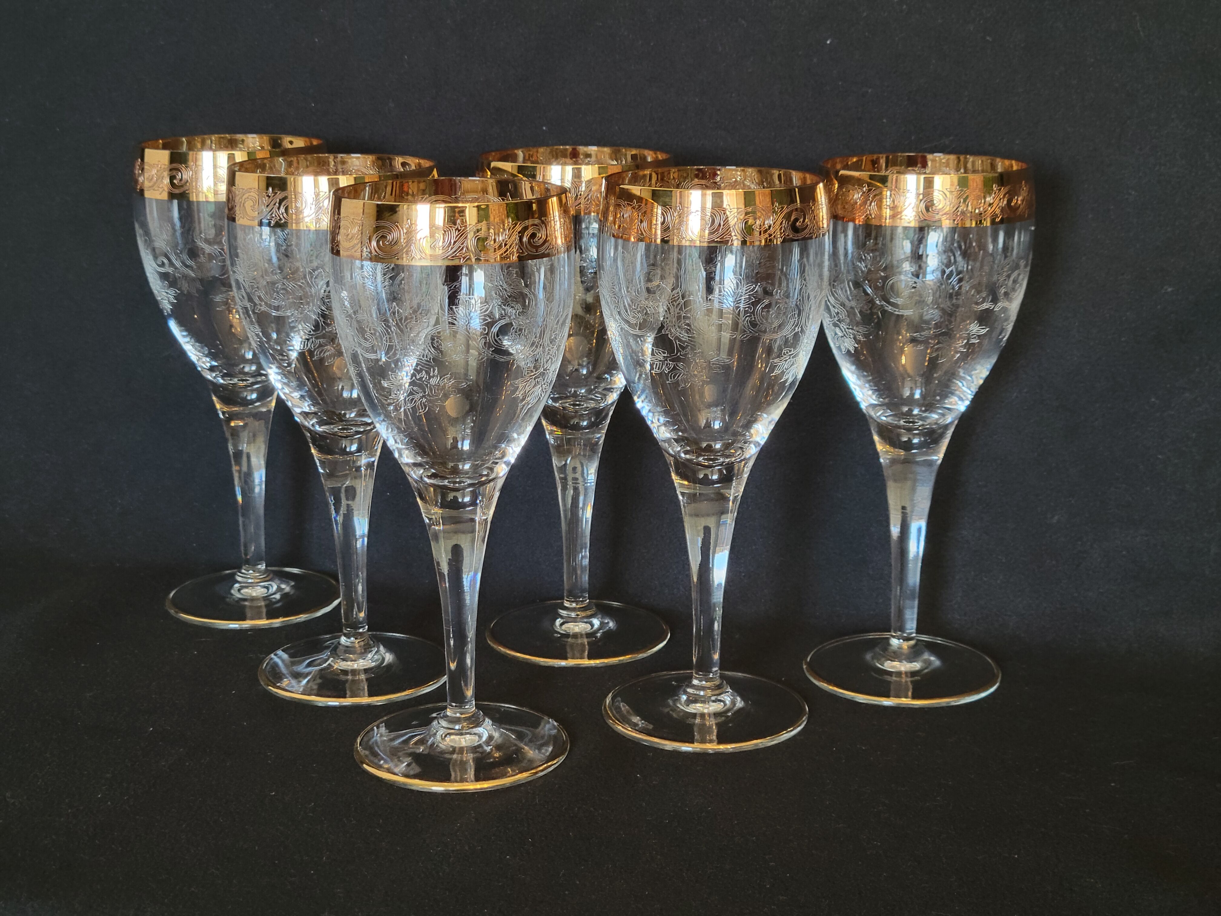 6 old wine glasses in engraved crystal and gold