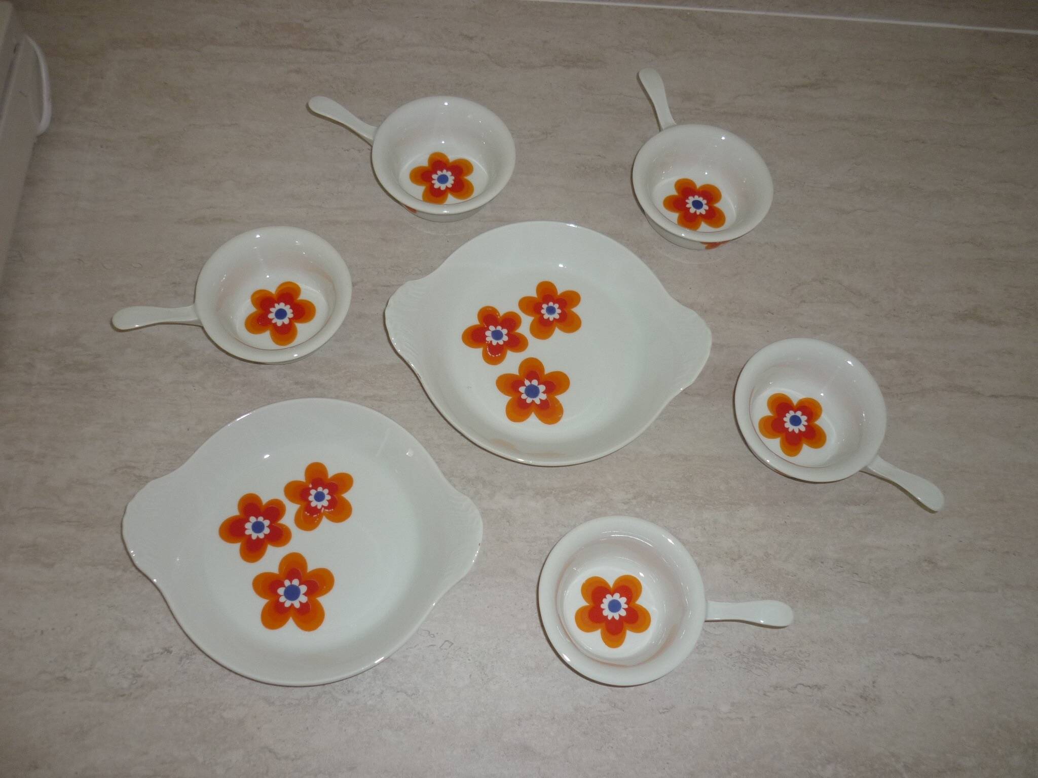 Vintage APILCO bowls and frying pans