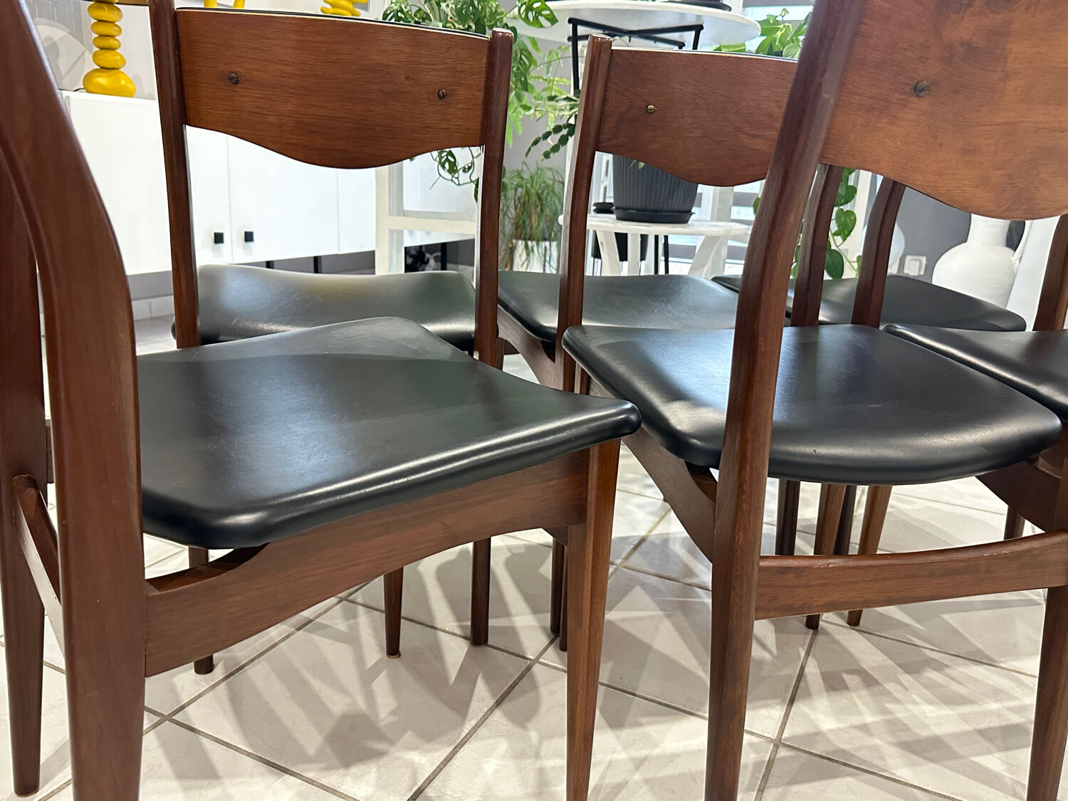 Set of 6 Scandinavian teak chairs, 1970s design.