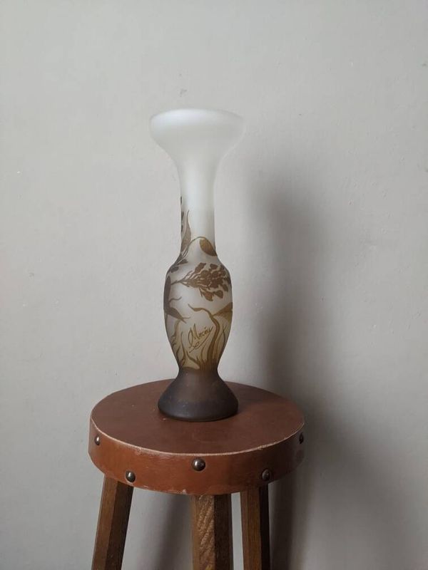 Vase Art déco pâte de verre signé Macau inspiration Gallé décor végétal