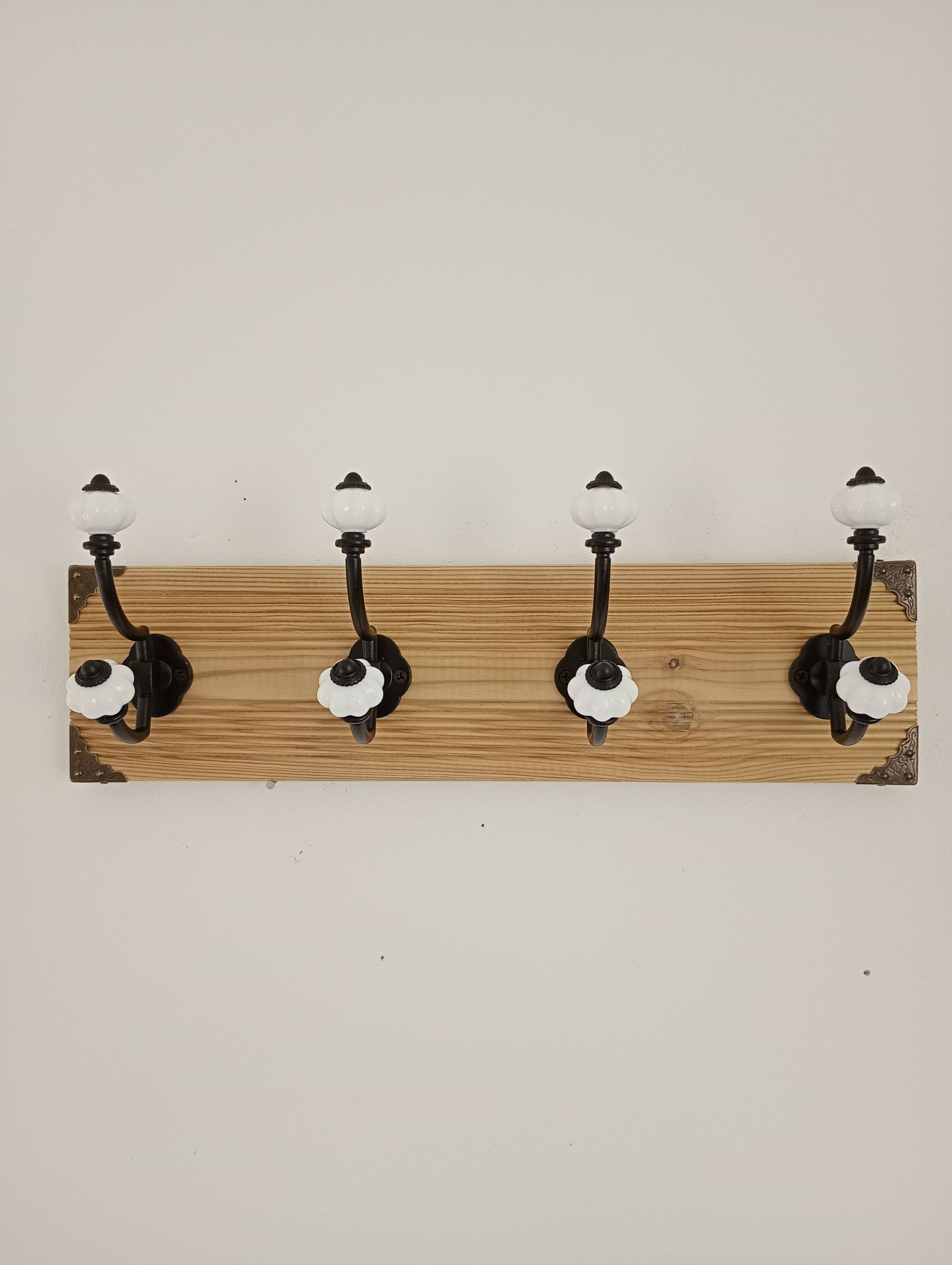 Vintage style wall coat rack in raw wood & metal – 4 double hooks – 45 cm