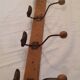 4 hooks, metal and logs of wood