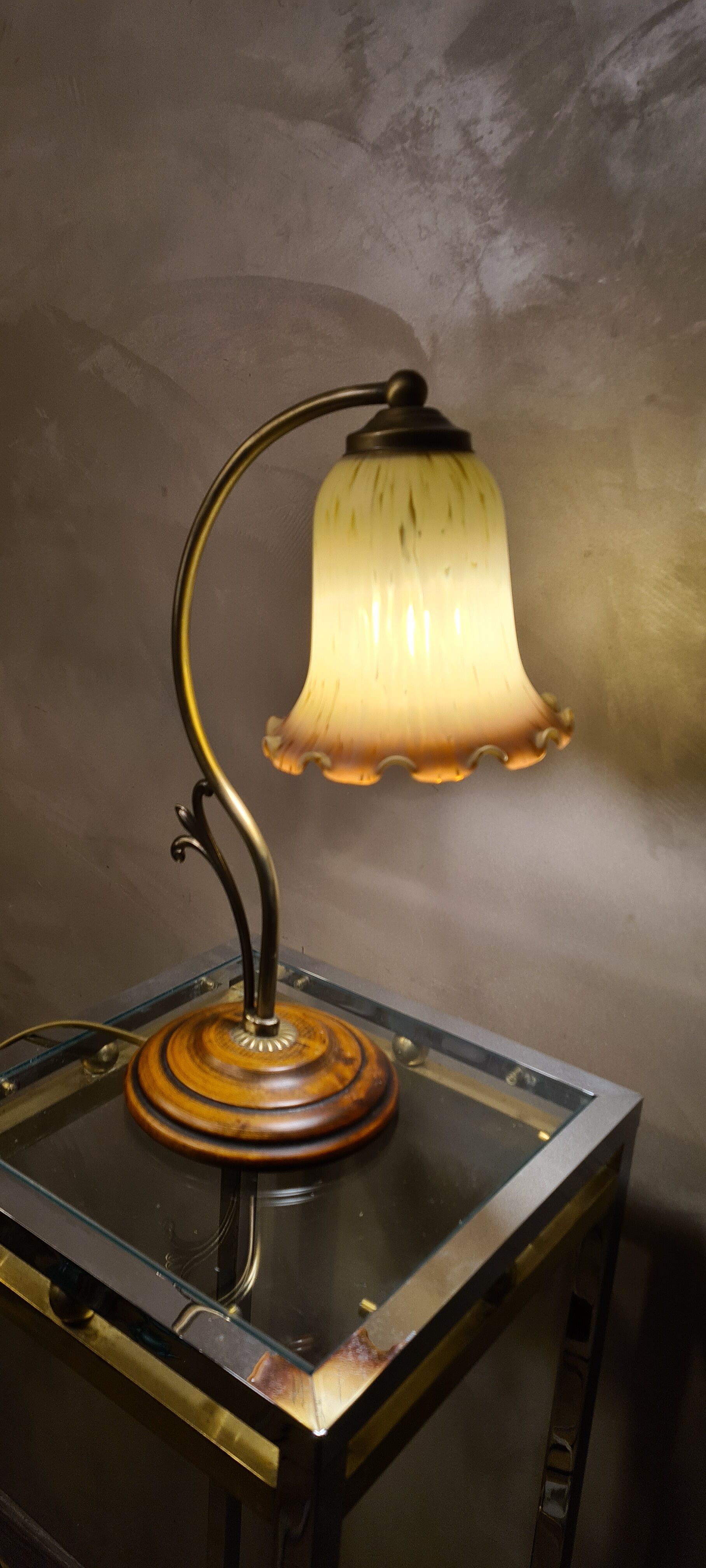 Brass tulip lamp