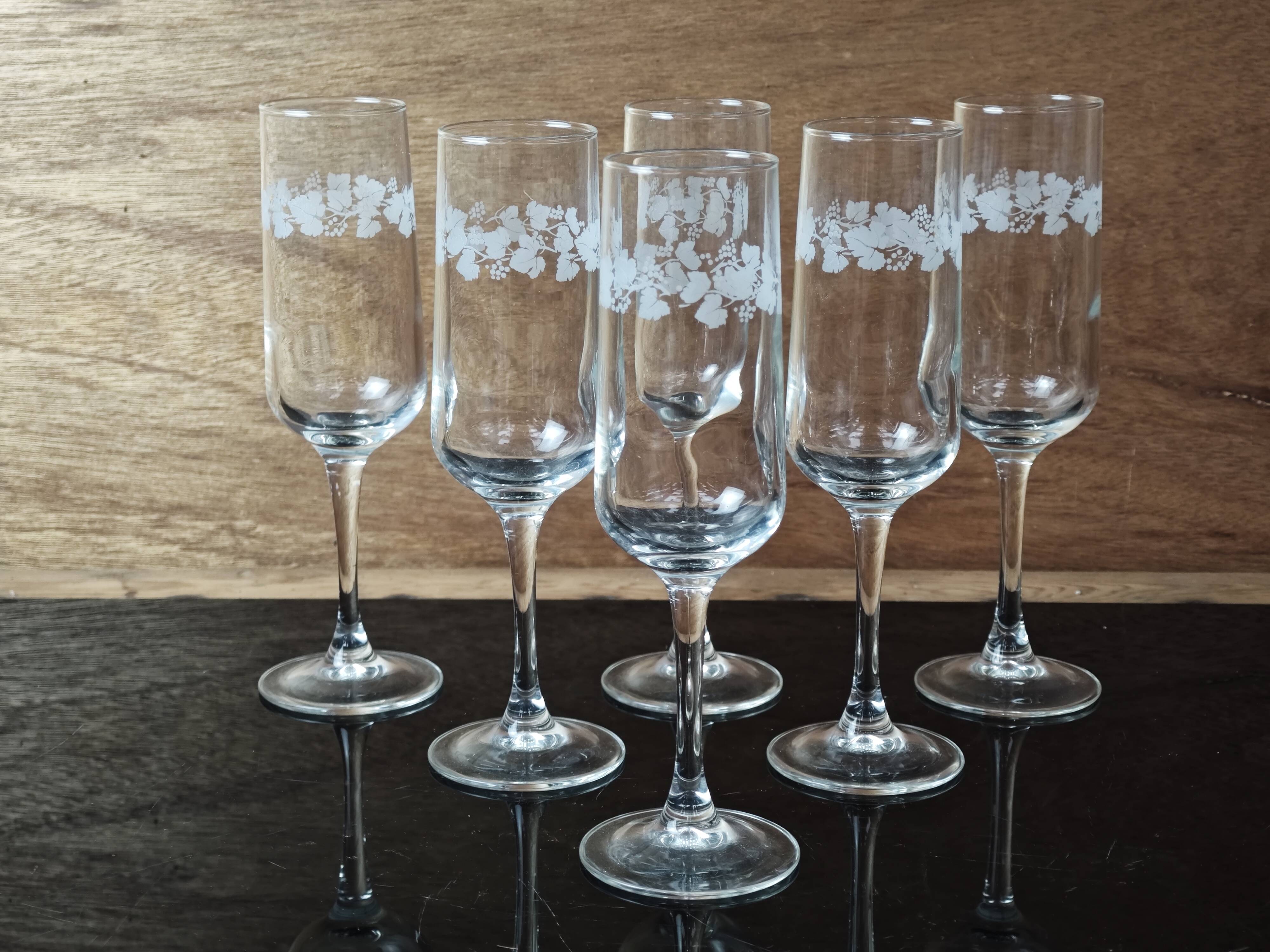 Set of 6 Luminarc Gourmet "Grabè" champagne flutes.