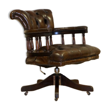 Fauteuil capitaines Chesterfield restauré cuir avec cadre chêne