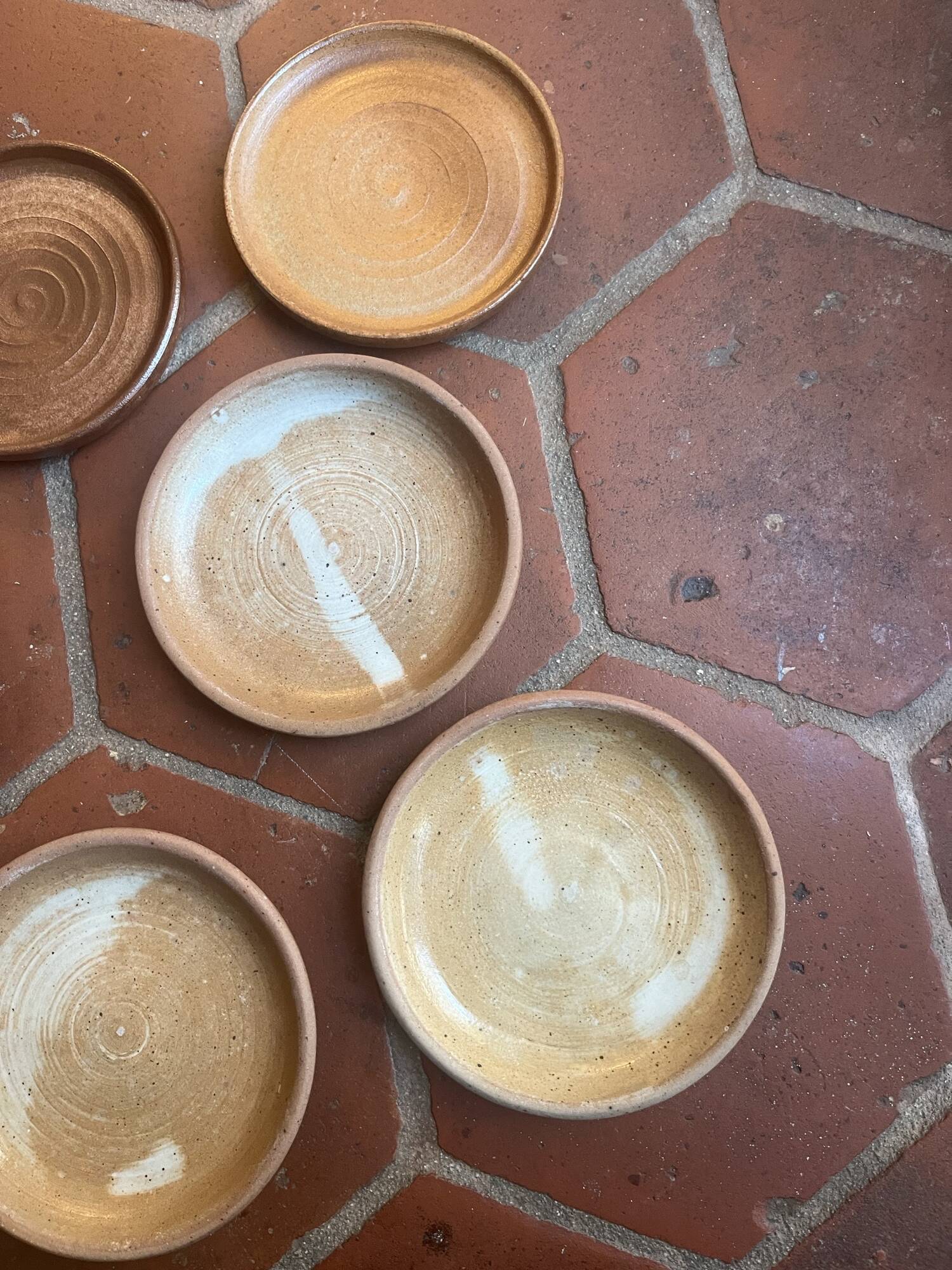 6 small stoneware plates
