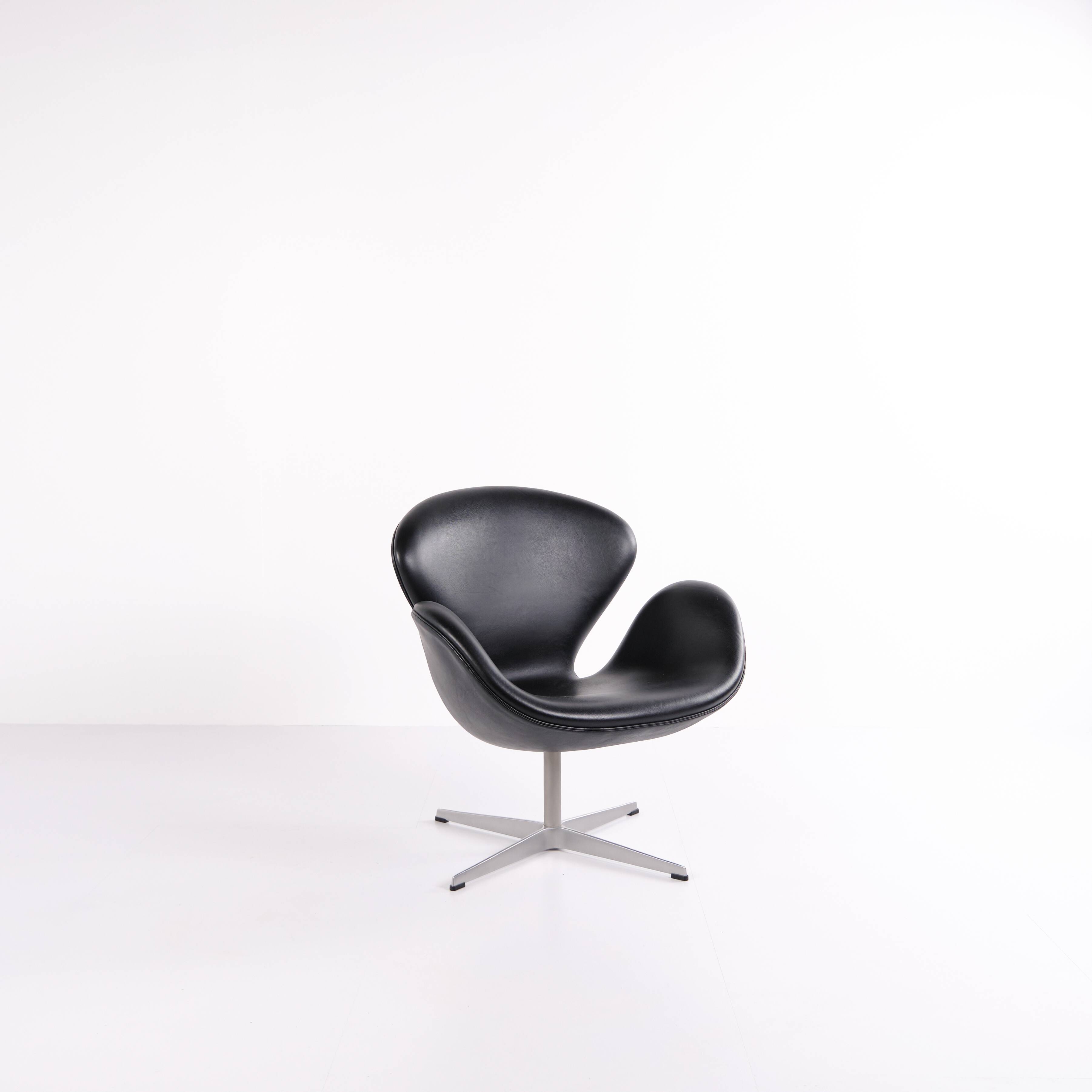 Armchair - The Swan - Model 3320 - Brown leather - Arne Jacobsen - Fritz Hansen - 2007