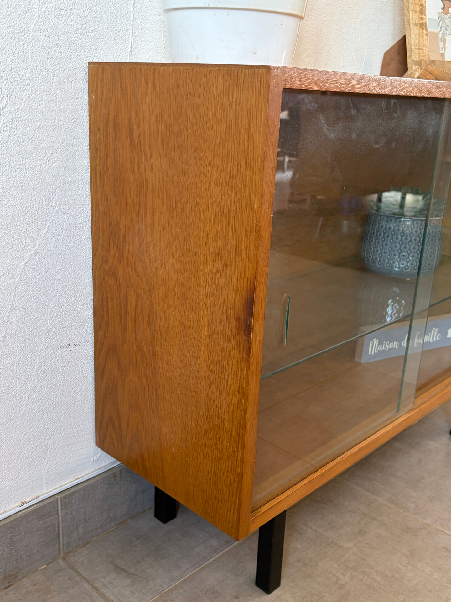 Charming display cabinet / vintage TV unit from the 1960s.