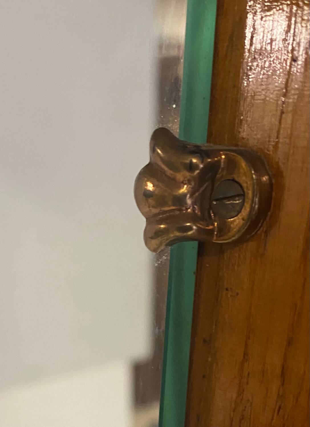 Armoire vintage pieds compas