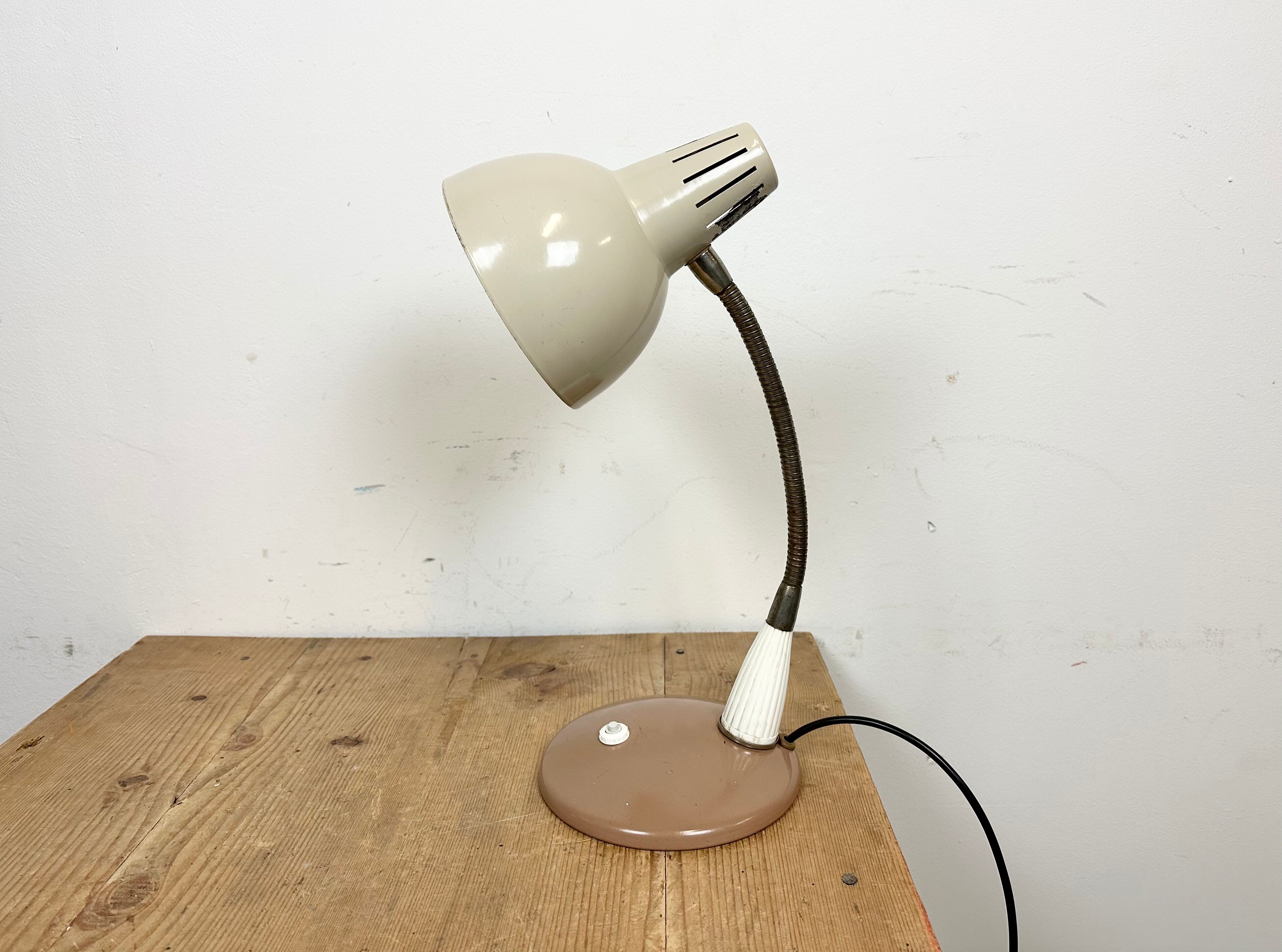 Industrial gooseneck table lamp, 1960s