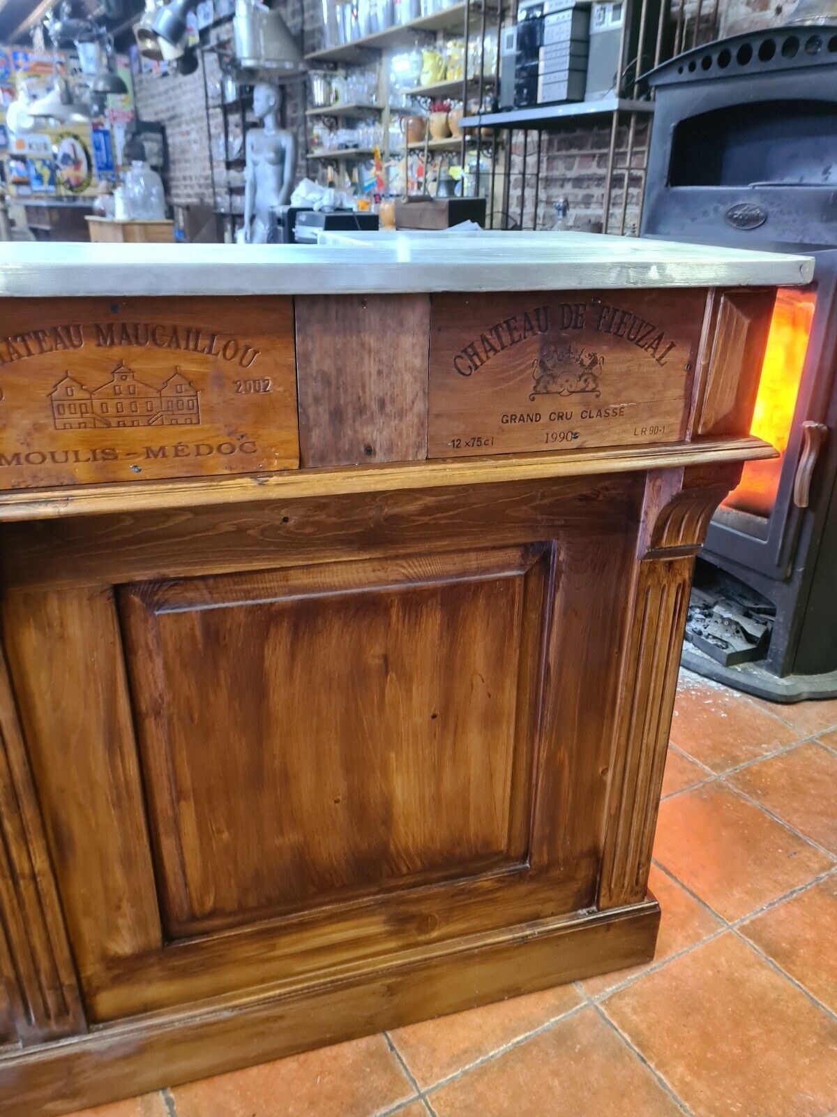 Coffee counter with zinc tray