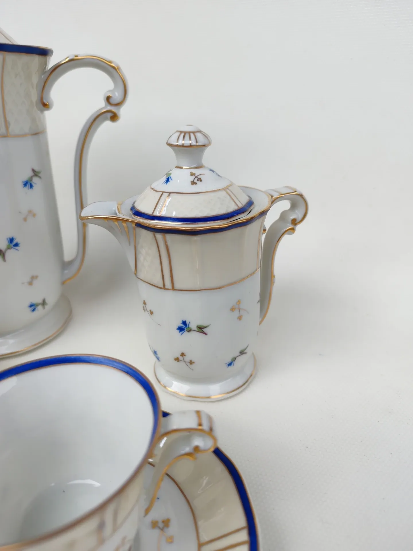 Coffee service in Limoges porcelain, by Bernardaud. 1930s.