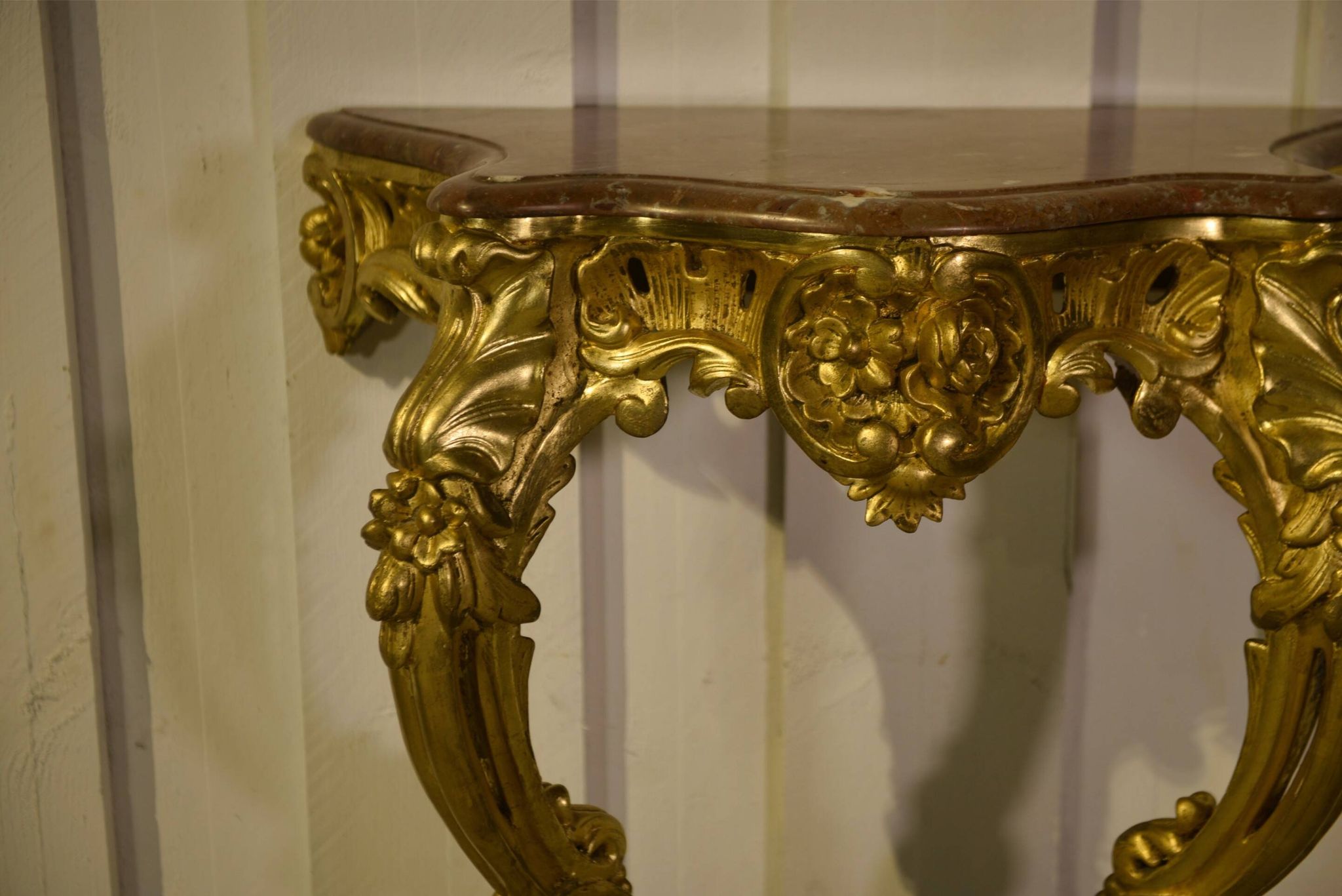 Golden wood and marble console, 19th century.