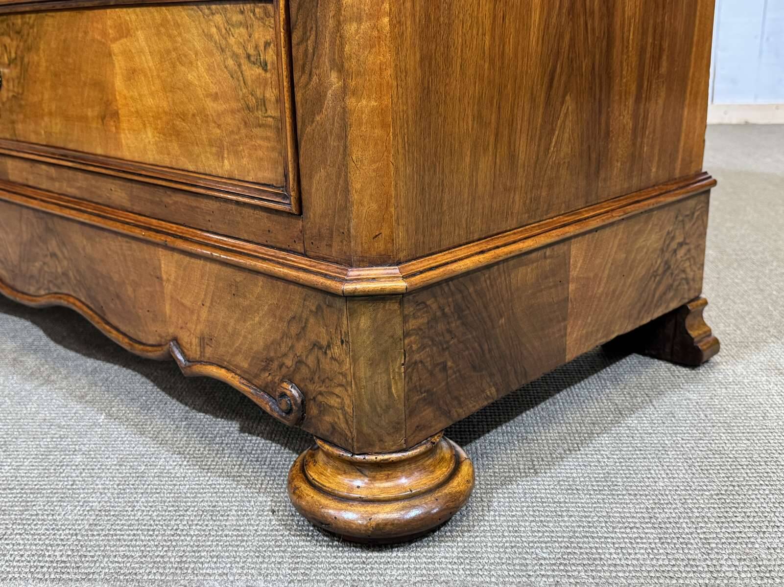 Napoleon III commode in walnut, fir and white marble from the 19th century.