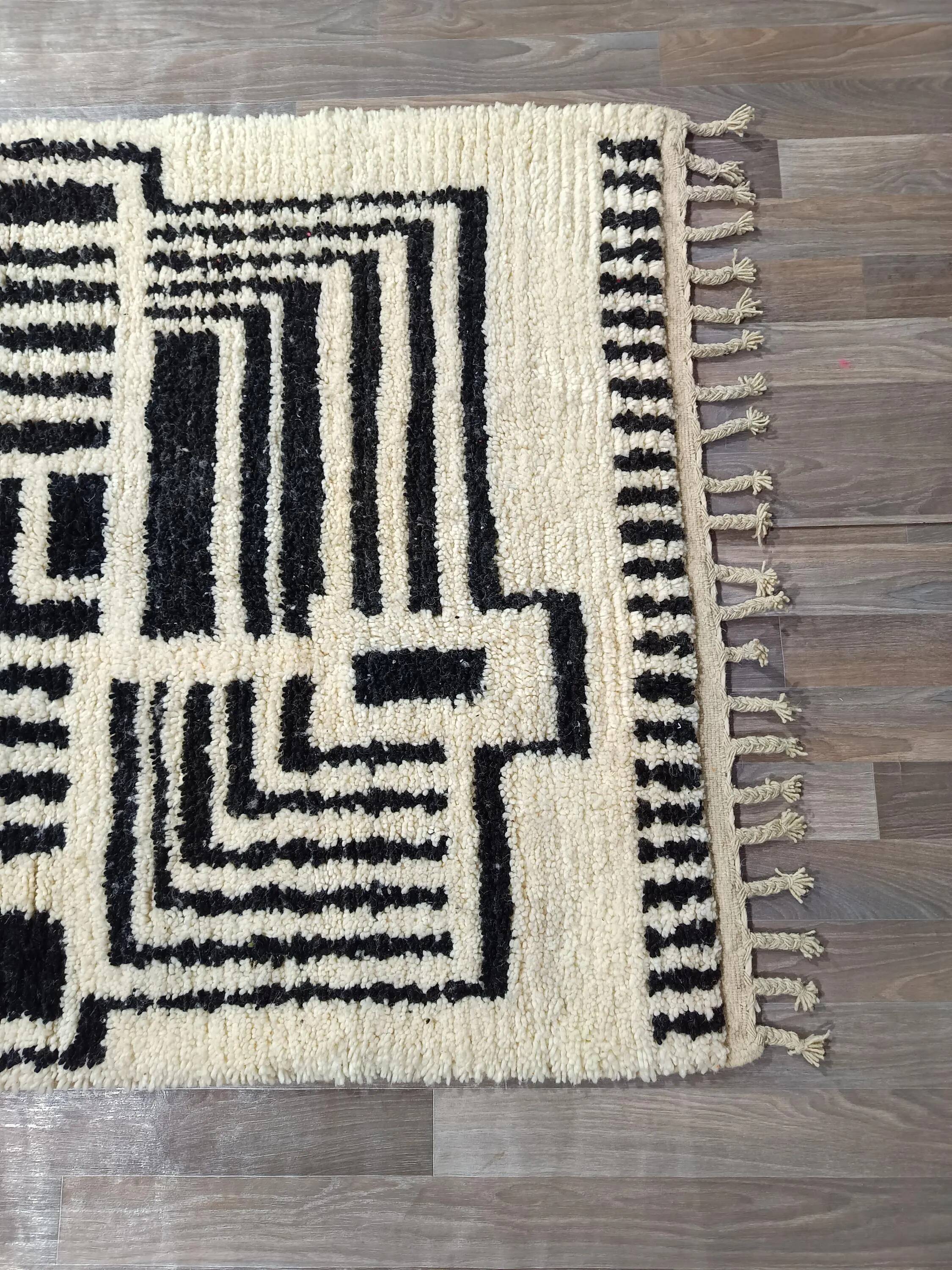 Handmade traditional carpet 250cm x 150cm Moroccan